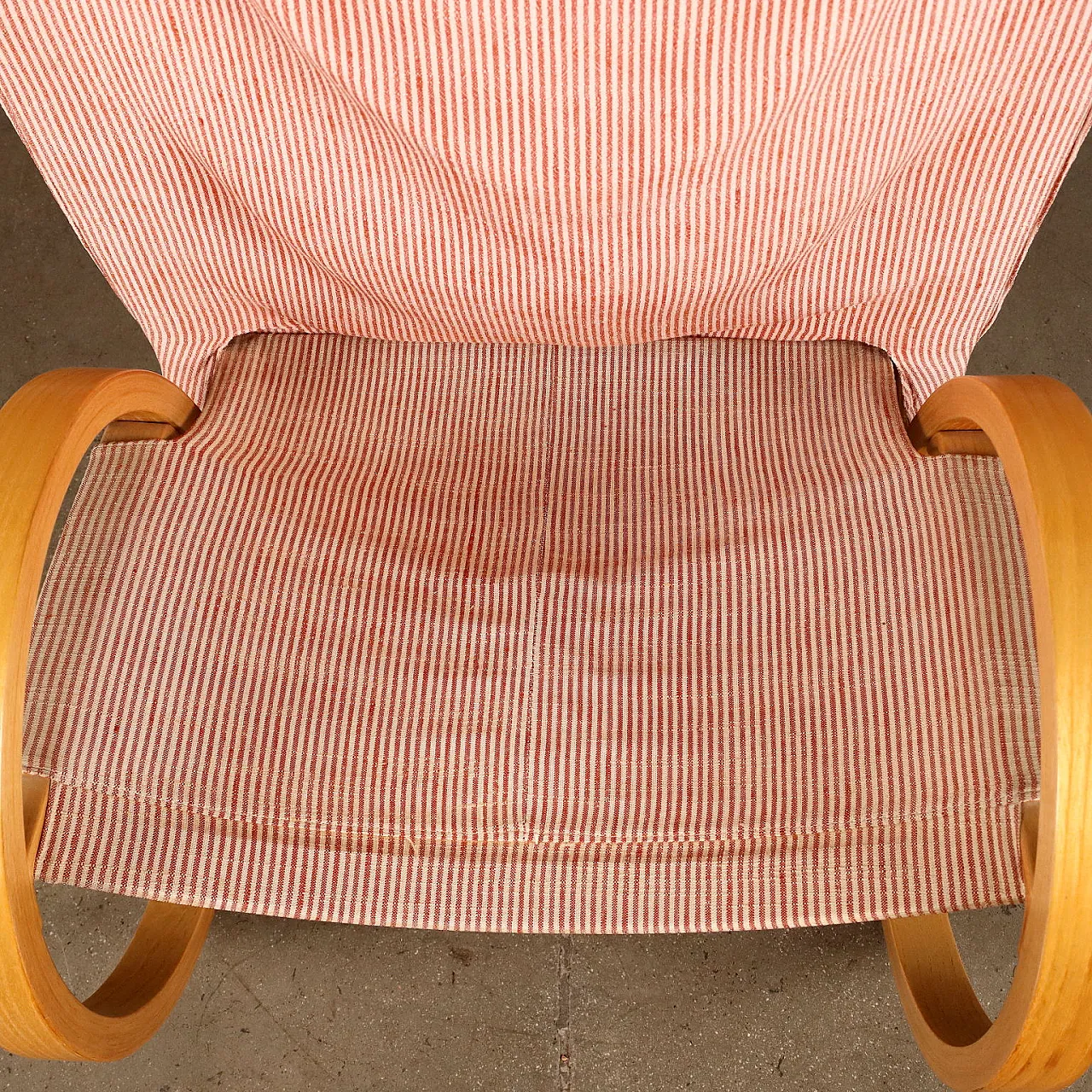 Poltrona con braccioli in legno curvato e tessuto a righe, anni '70 4
