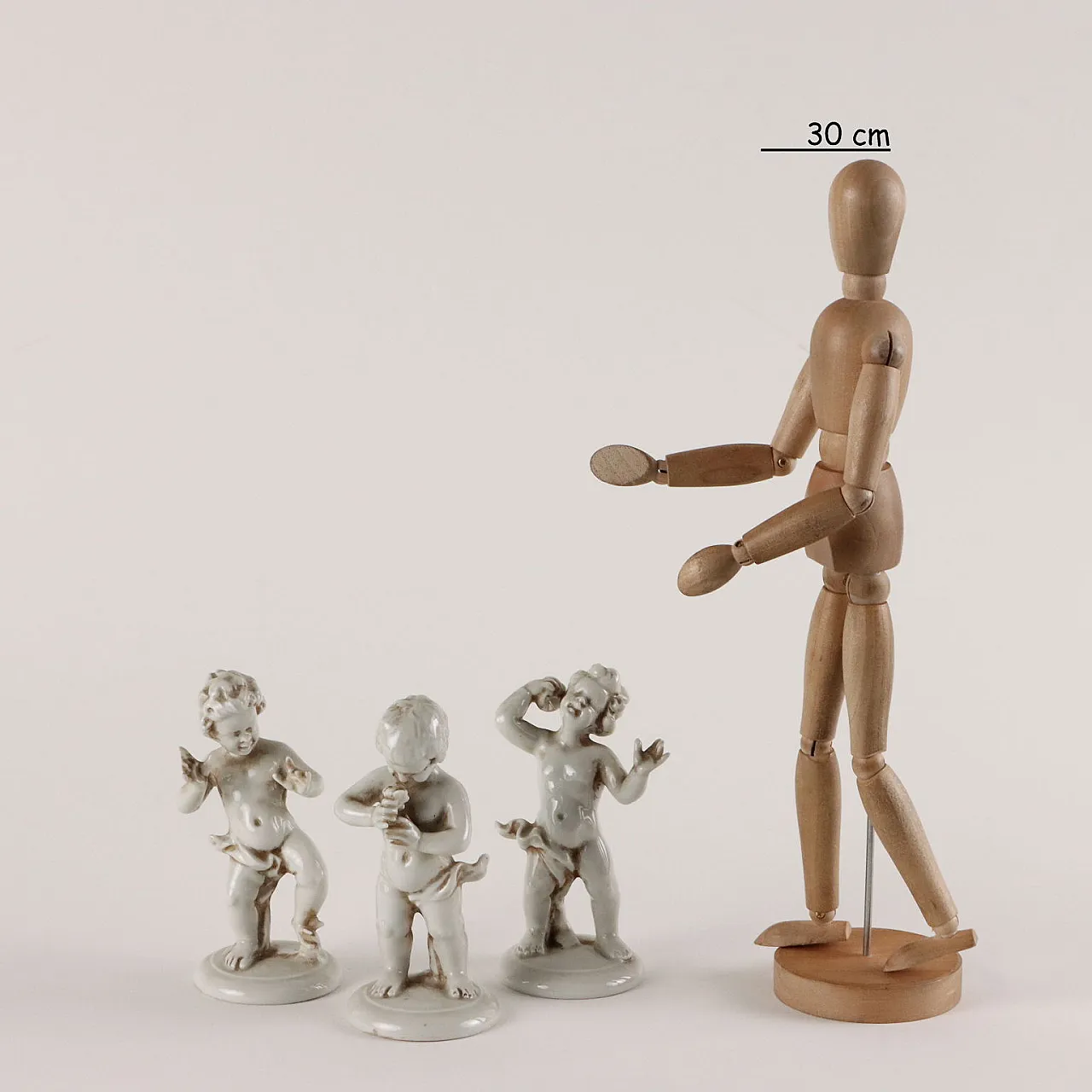 3 putti, sculture in porcellana bianca di Capodimonte, anni '30 2