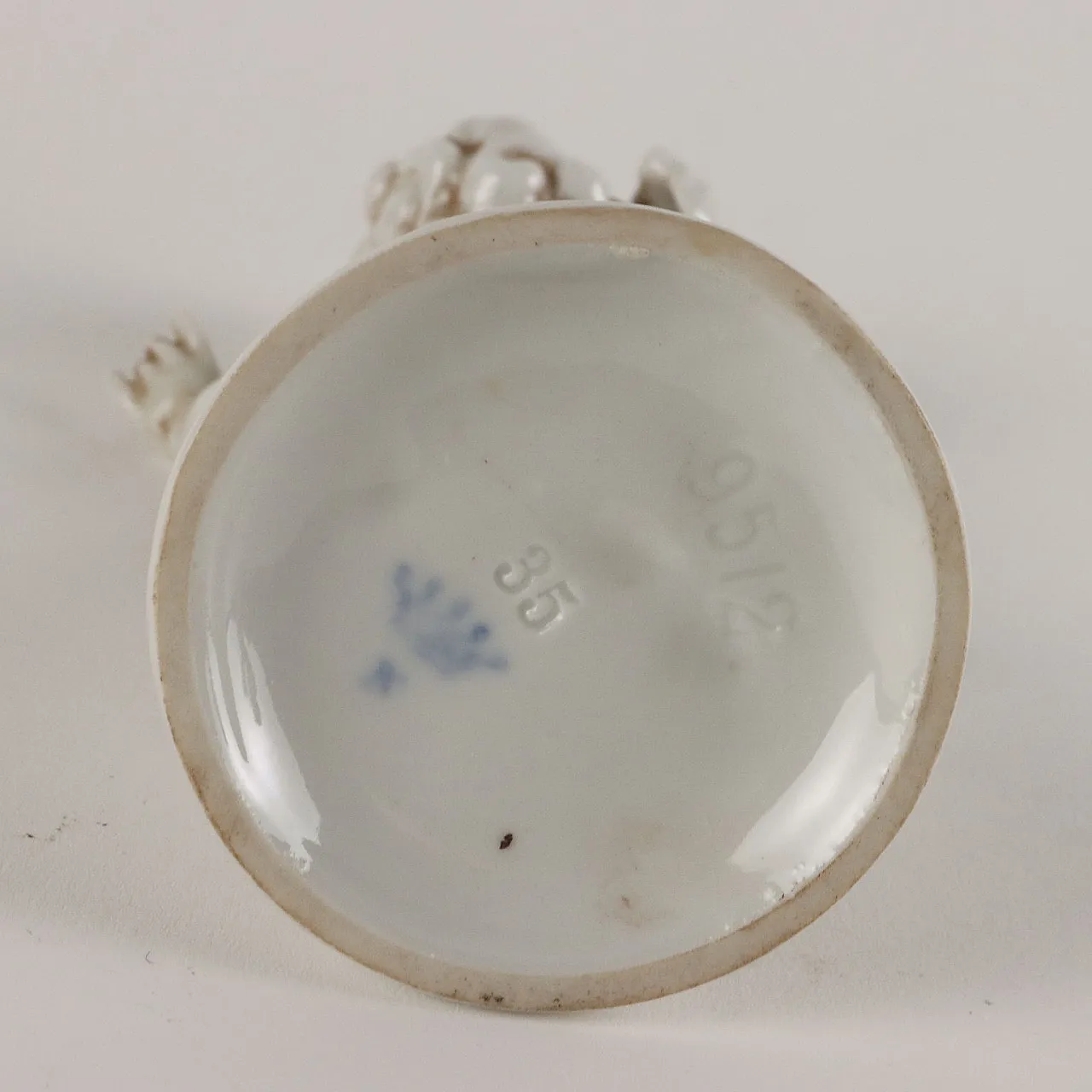 3 putti, sculture in porcellana bianca di Capodimonte, anni '30 10