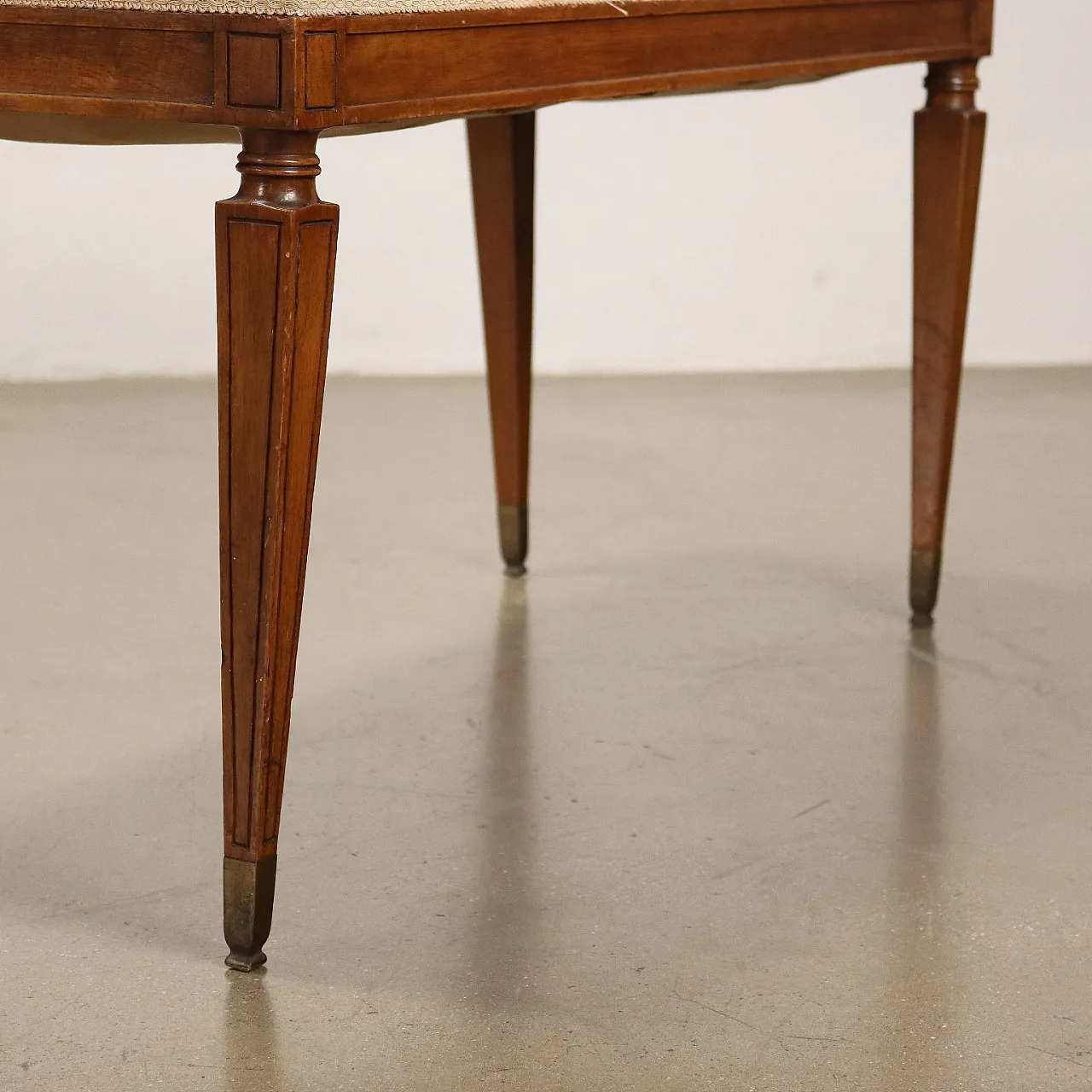 Panca in noce, ottone e tessuto 4