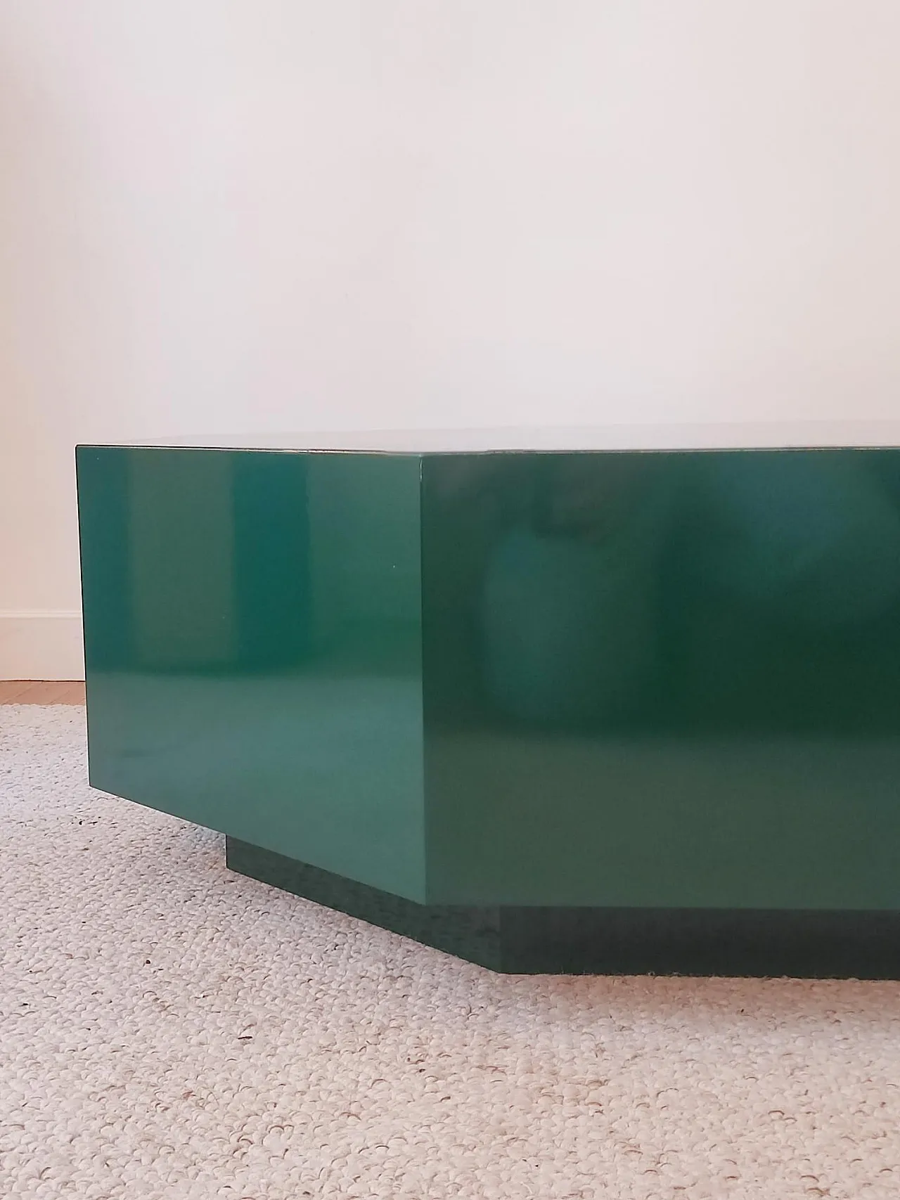 Tavolino ottagonale francese in legno laccato verde, anni '70 12