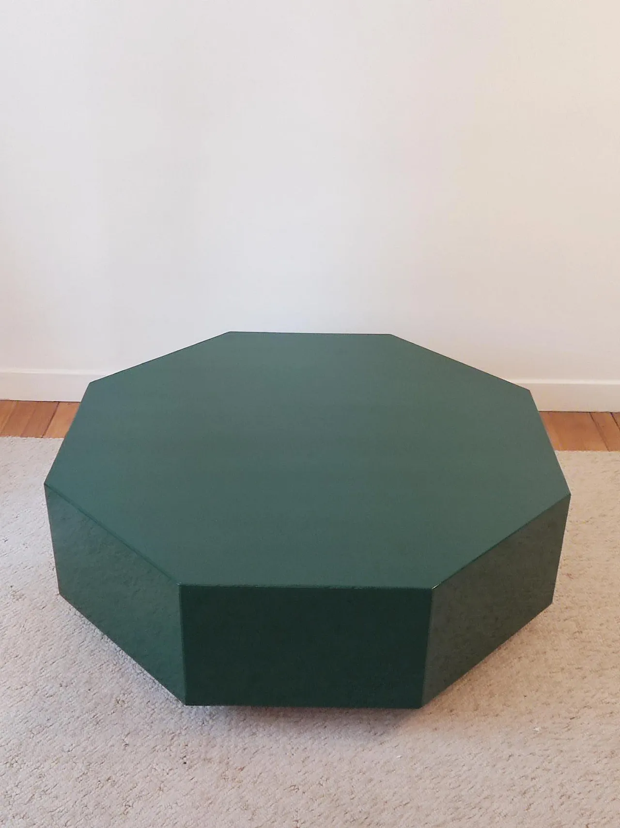 Tavolino ottagonale francese in legno laccato verde, anni '70 15