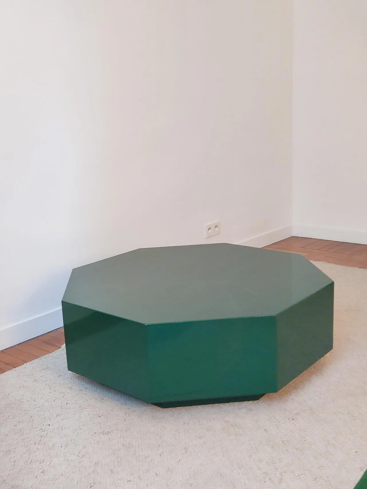 Tavolino ottagonale francese in legno laccato verde, anni '70 16