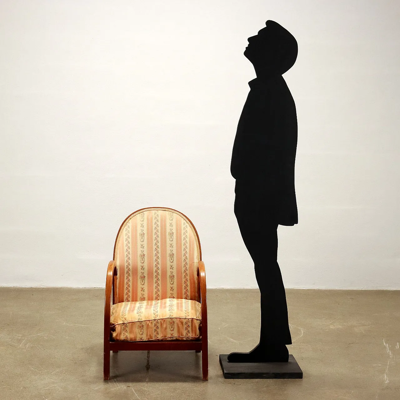 Poltroncina in faggio tinto con braccioli curvi, anni '50 2