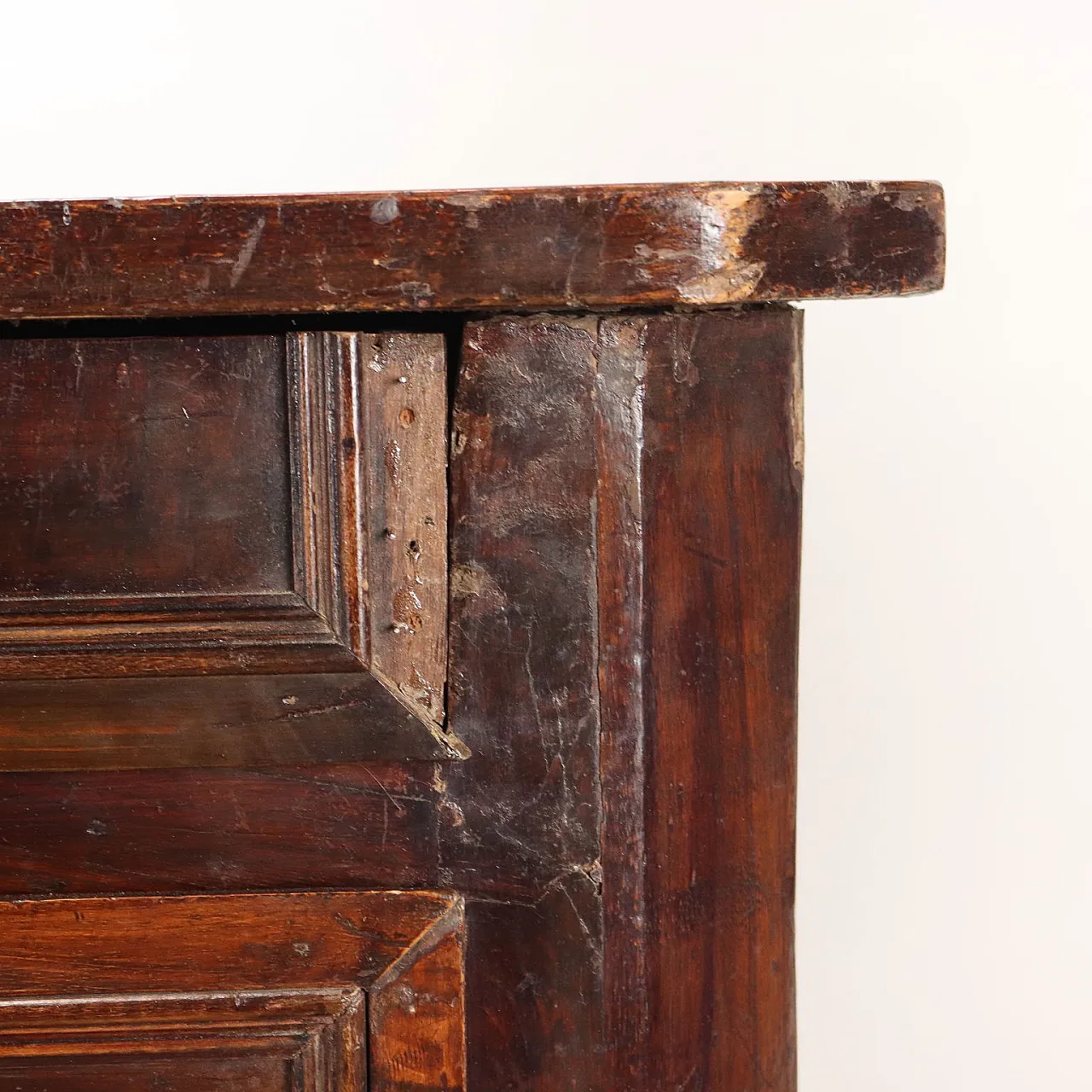 Canterano Barocco lastronato in noce, inizio '700 5