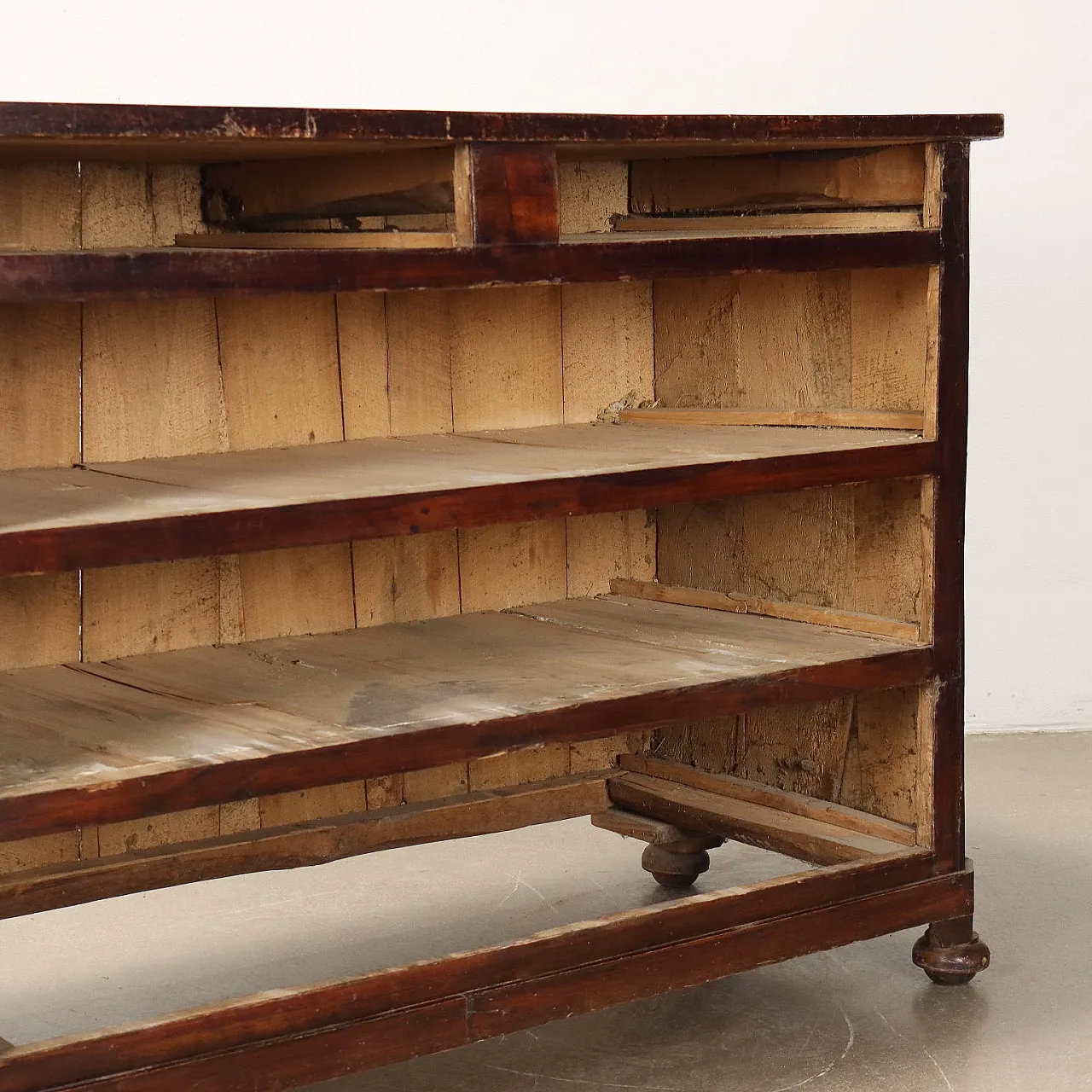 Canterano Barocco lastronato in noce, inizio '700 9