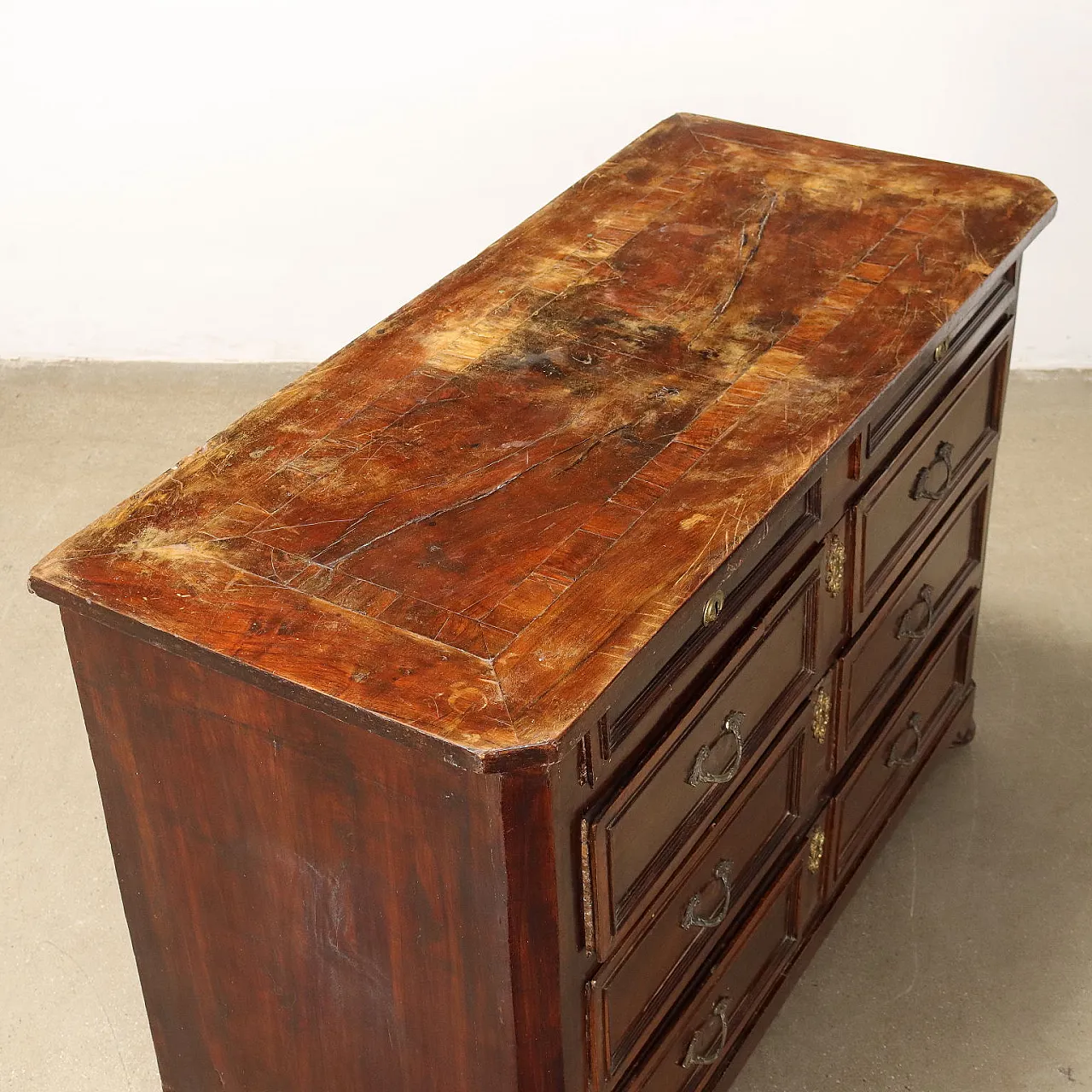 Canterano Barocco lastronato in noce, inizio '700 10