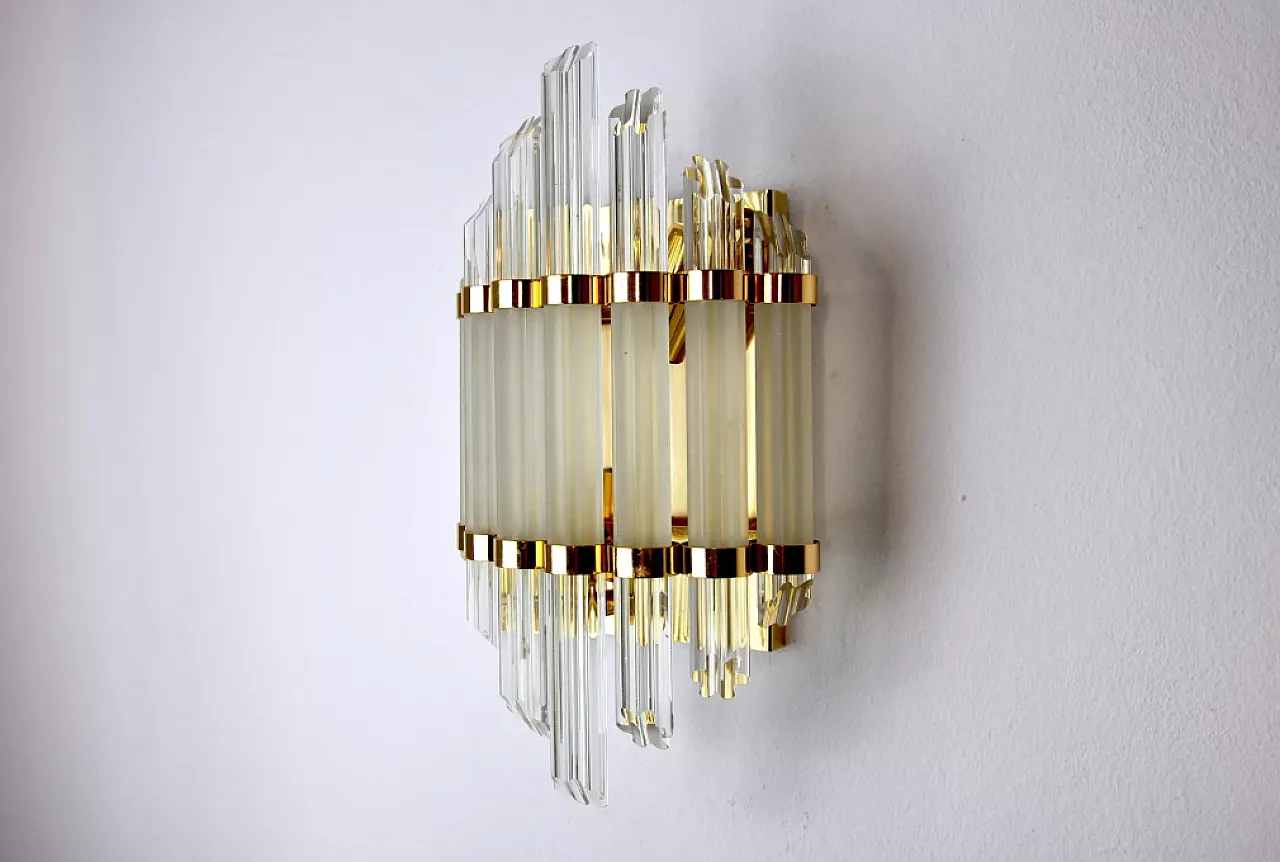 Venini single wall lamp in glass and gilded metal, 1970s 2