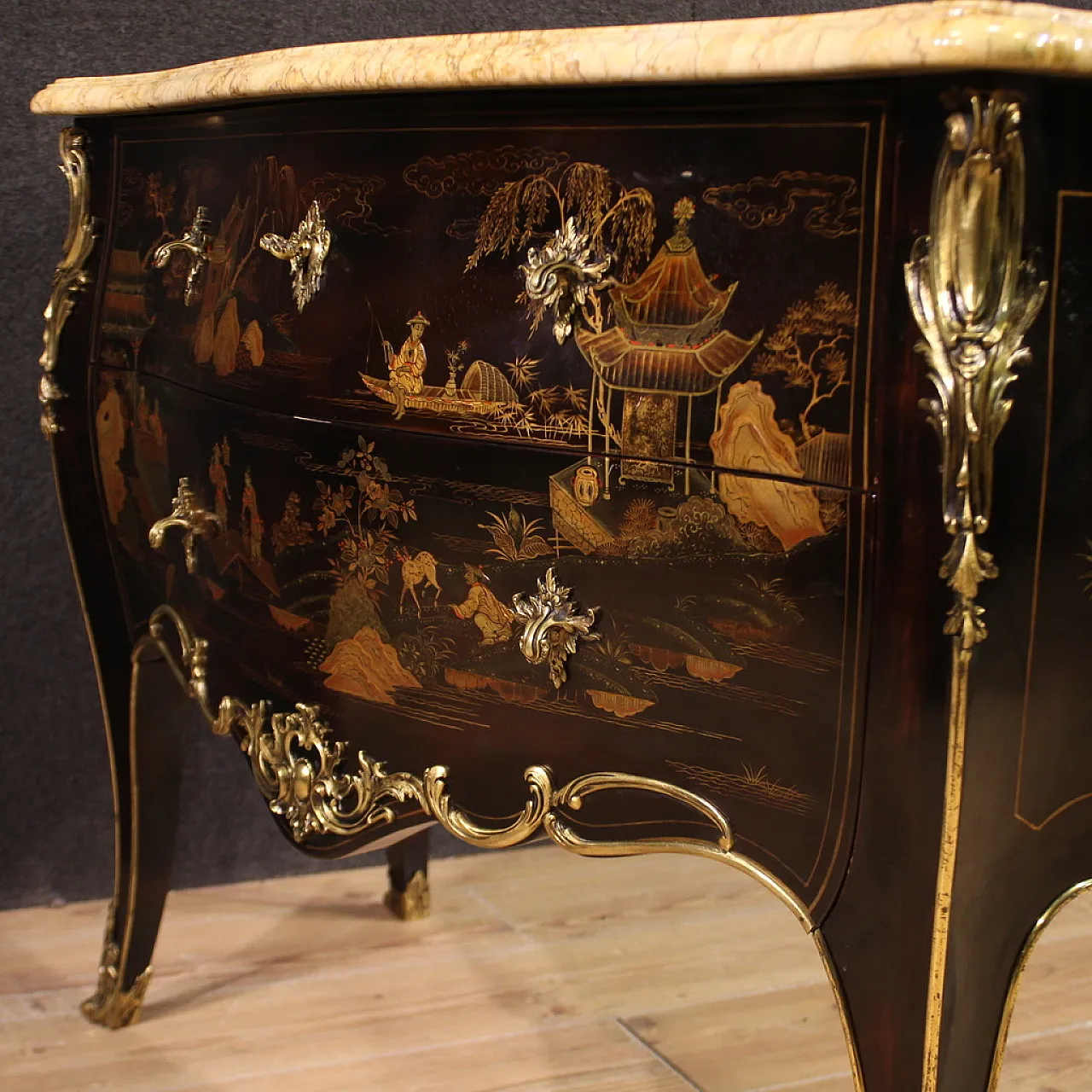 Comò in stile Luigi XV laccato a chinoiserie, '900 10