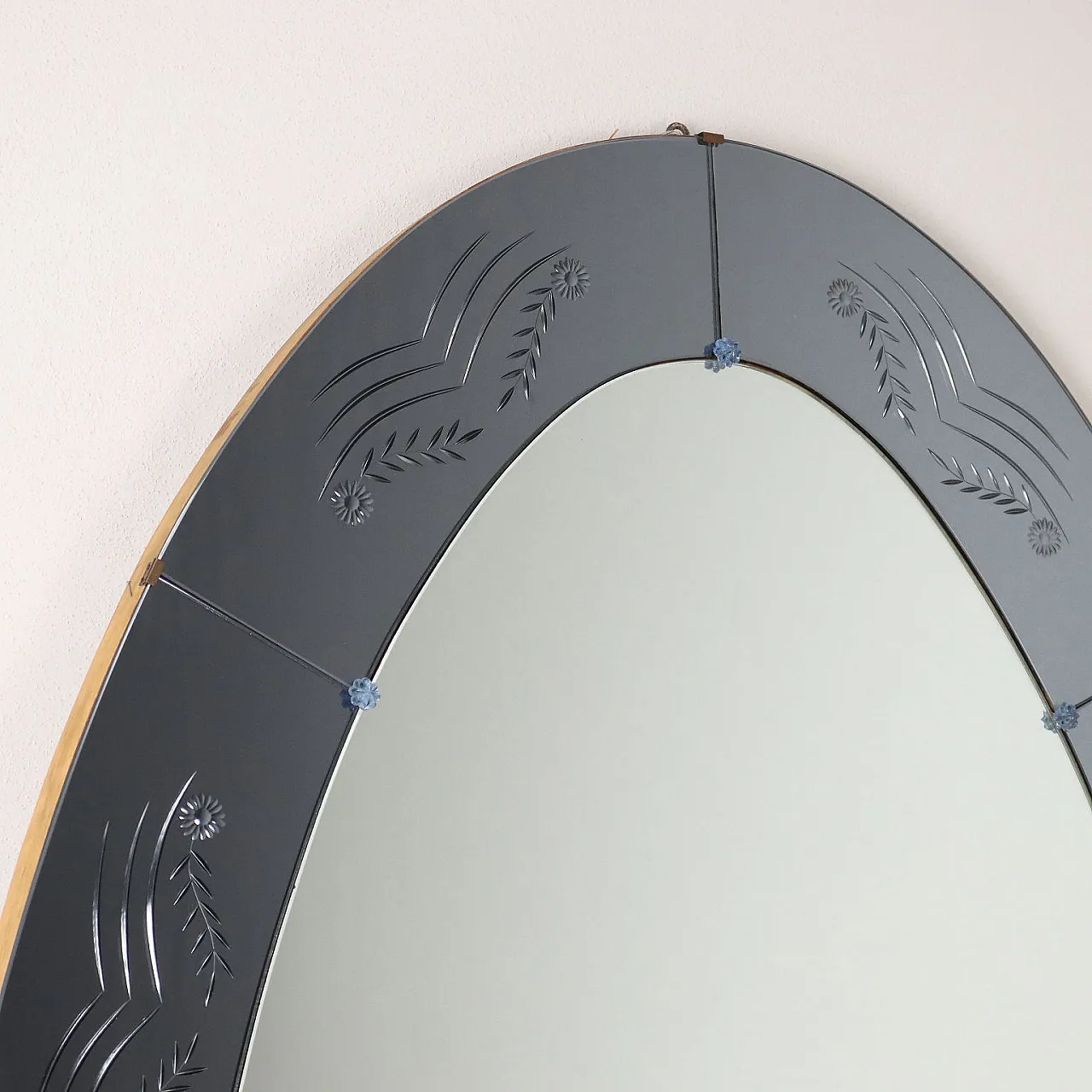 Oval mirror with consolle and floral decoration on the frame, 1950s 3