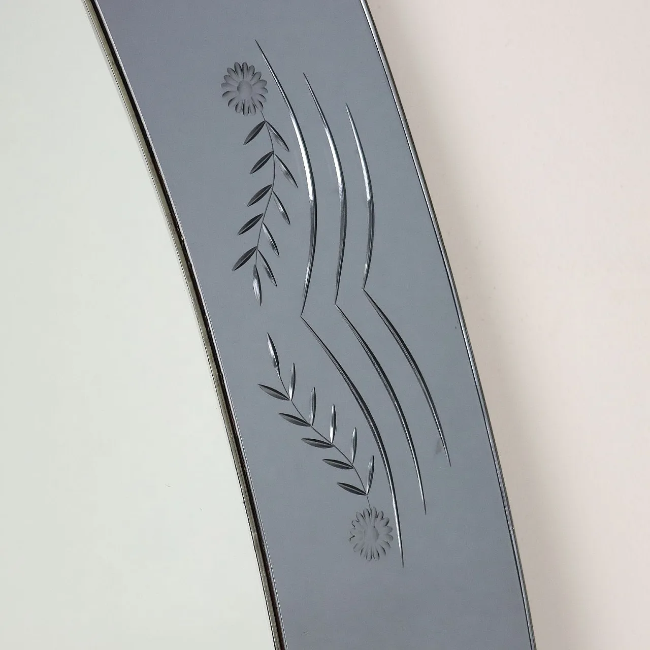 Oval mirror with consolle and floral decoration on the frame, 1950s 4