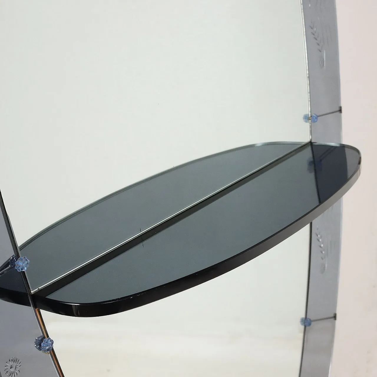 Oval mirror with consolle and floral decoration on the frame, 1950s 5
