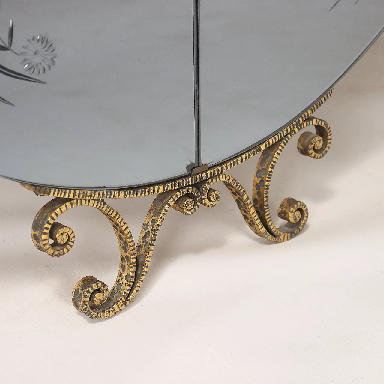 Oval mirror with consolle and floral decoration on the frame, 1950s 10