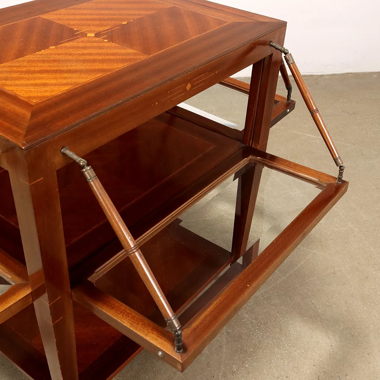 Mahogany veneered Art Nouveau coffee table, late 19th century 5
