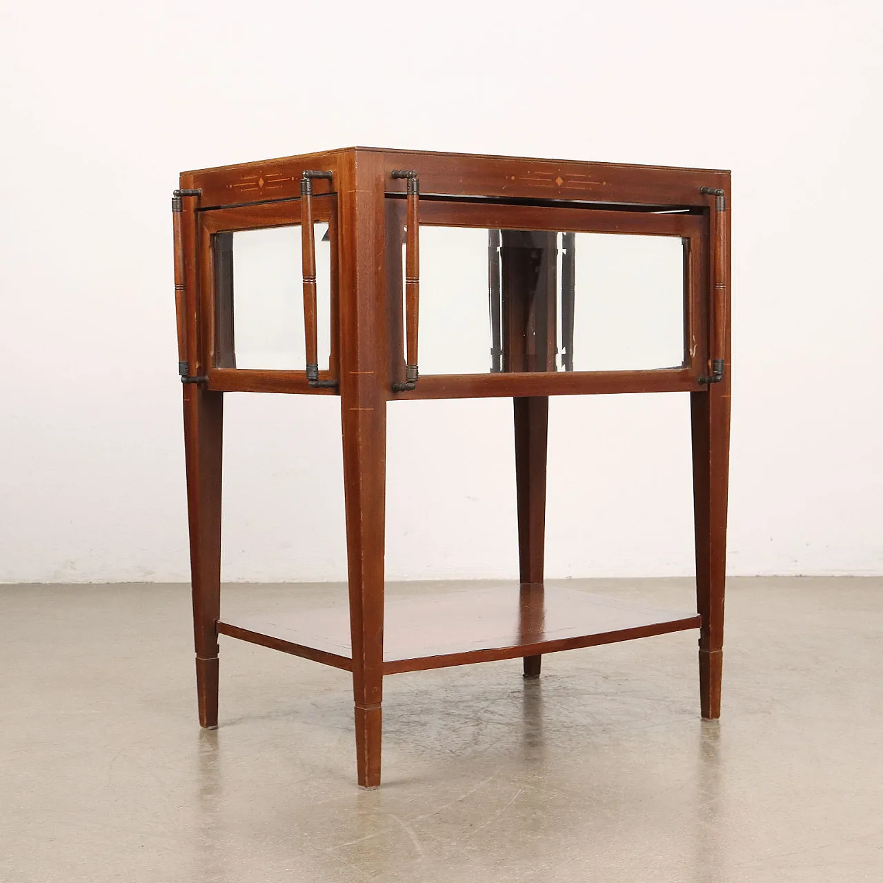 Mahogany veneered Art Nouveau coffee table, late 19th century 10