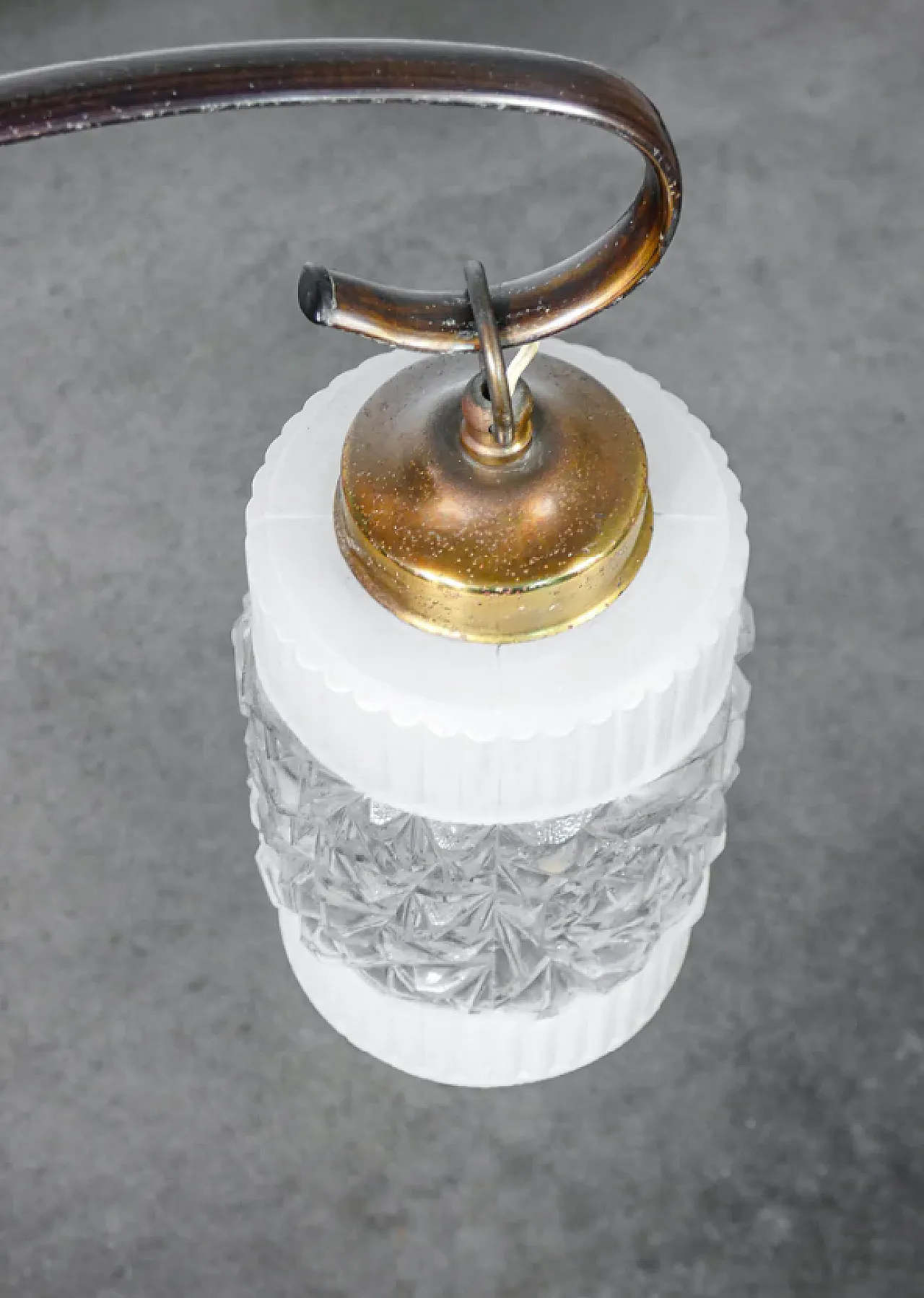 Lampadario a tre bracci in ottone e vetro, anni '40 7