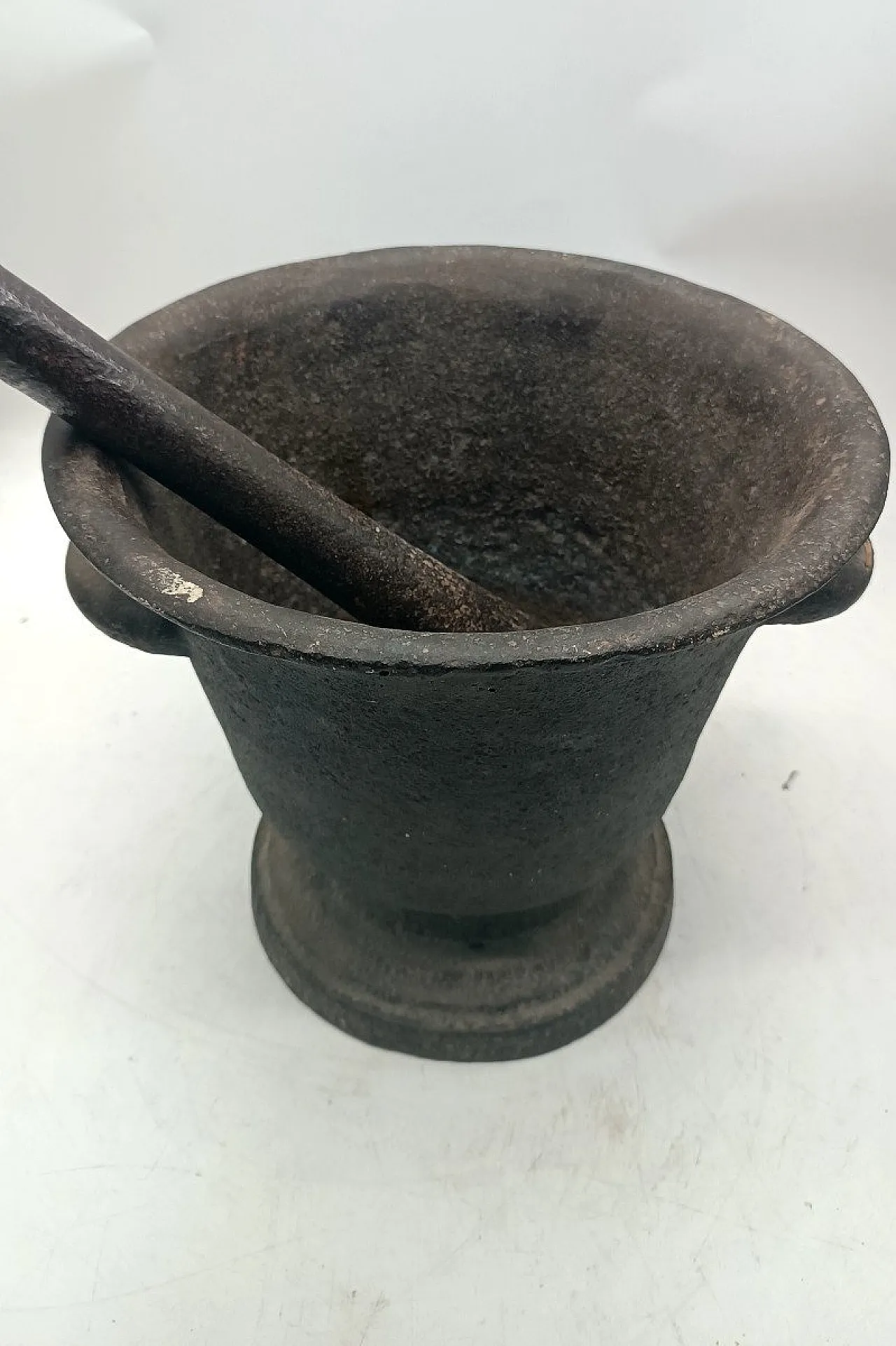Iron mortar with pestle, 18th century 2