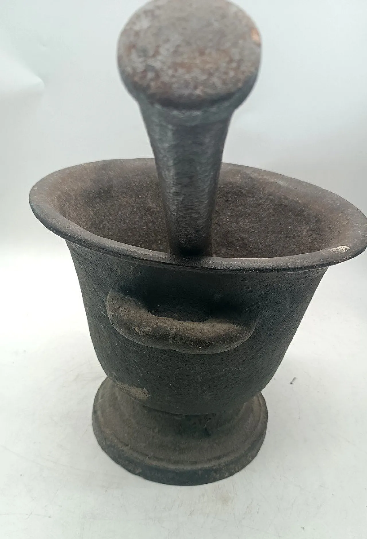 Iron mortar with pestle, 18th century 7