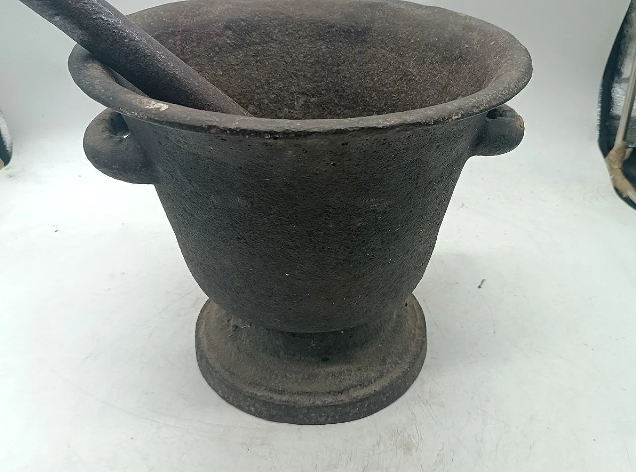 Iron mortar with pestle, 18th century 8