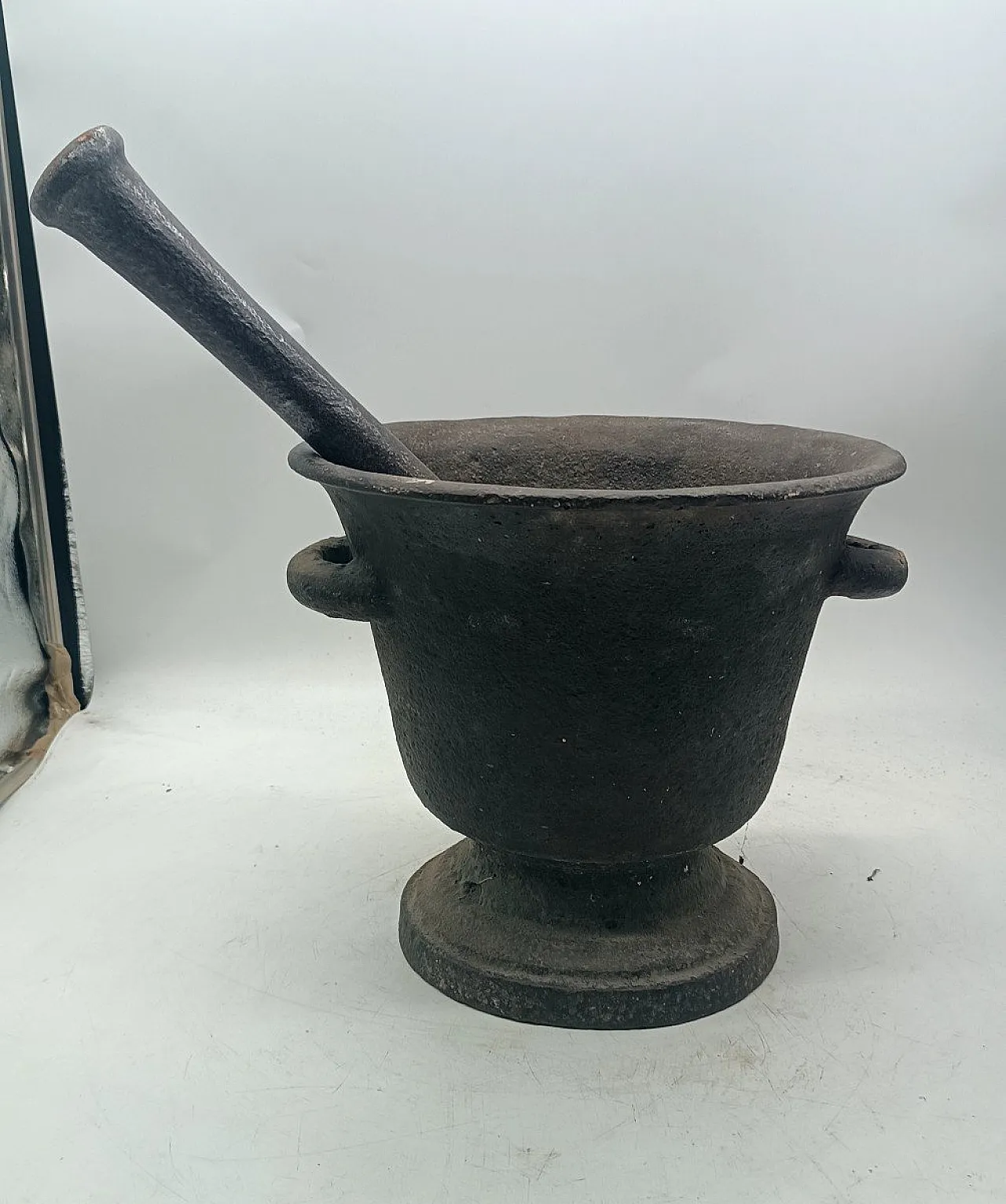 Iron mortar with pestle, 18th century 9