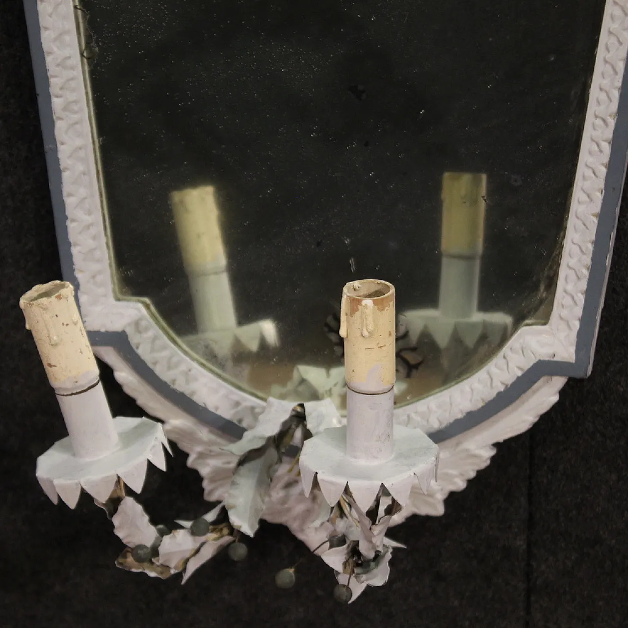 Coppia di specchiere in stile Luigi XVI laccate in bianco, '900 3