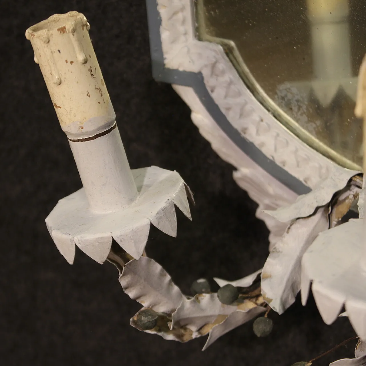 Coppia di specchiere in stile Luigi XVI laccate in bianco, '900 9