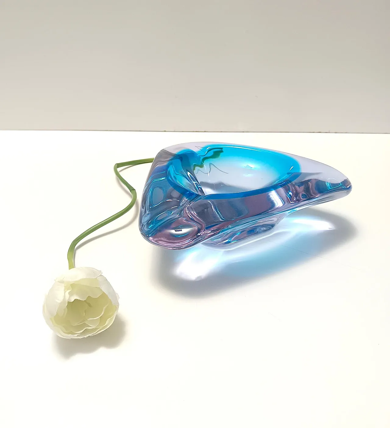 Triangular blue Murano glass bowl, 70s 2