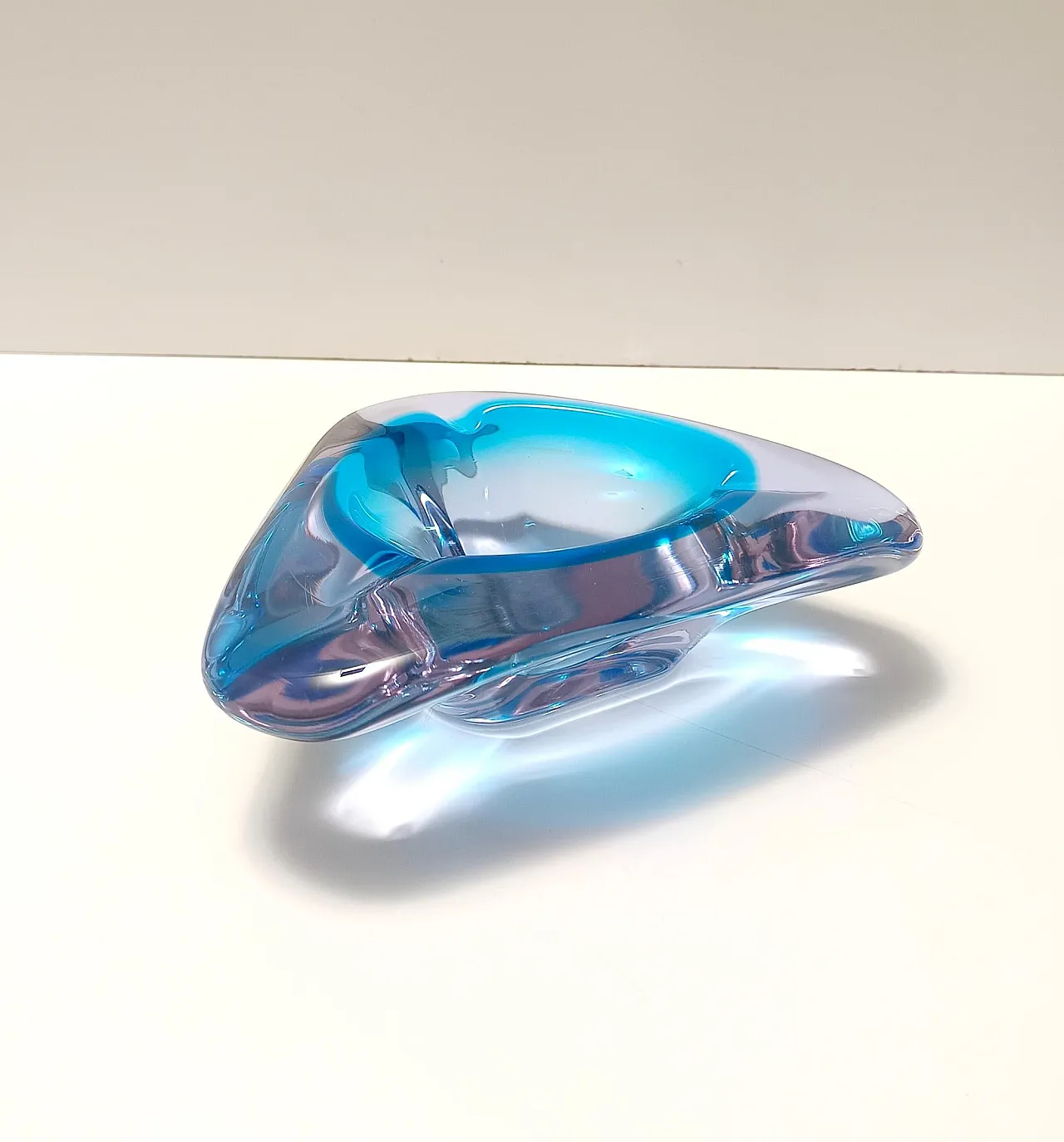 Triangular blue Murano glass bowl, 70s 4