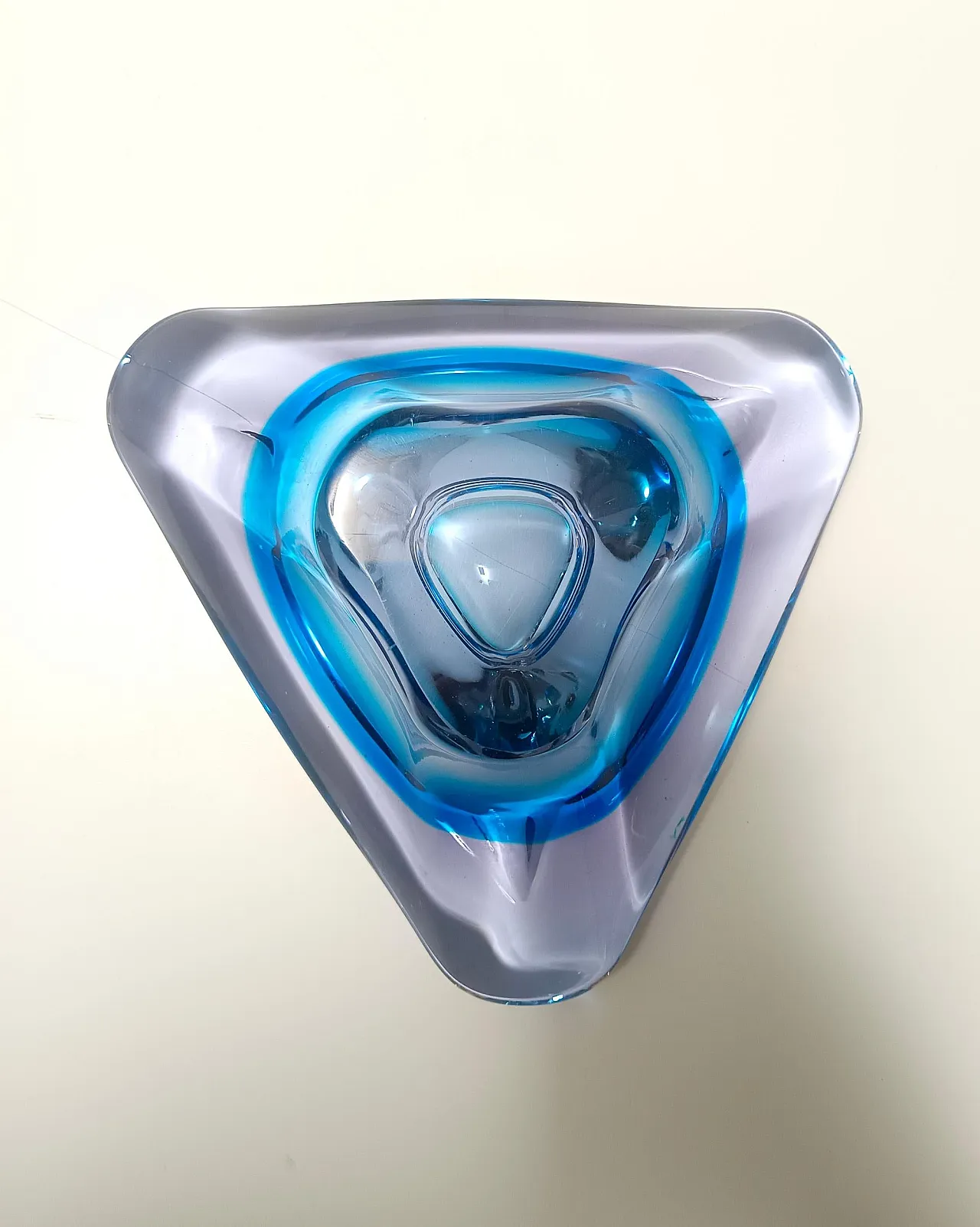 Triangular blue Murano glass bowl, 70s 7