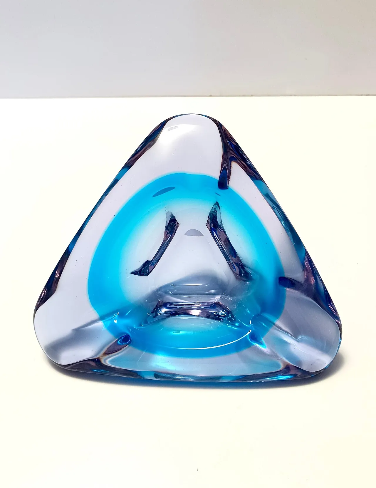 Triangular blue Murano glass bowl, 70s 8
