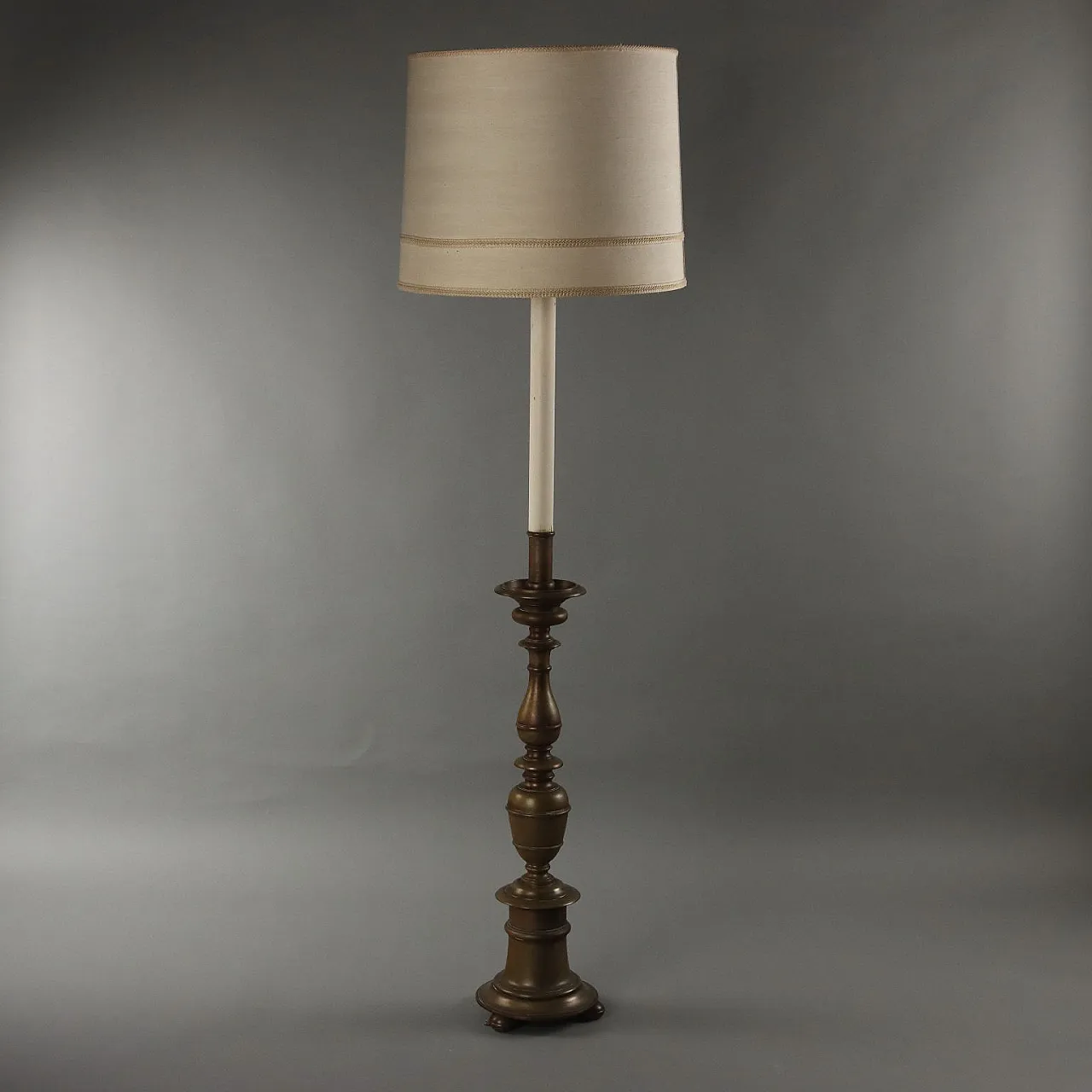 Bronze torcher with turned structure and lampshade 1