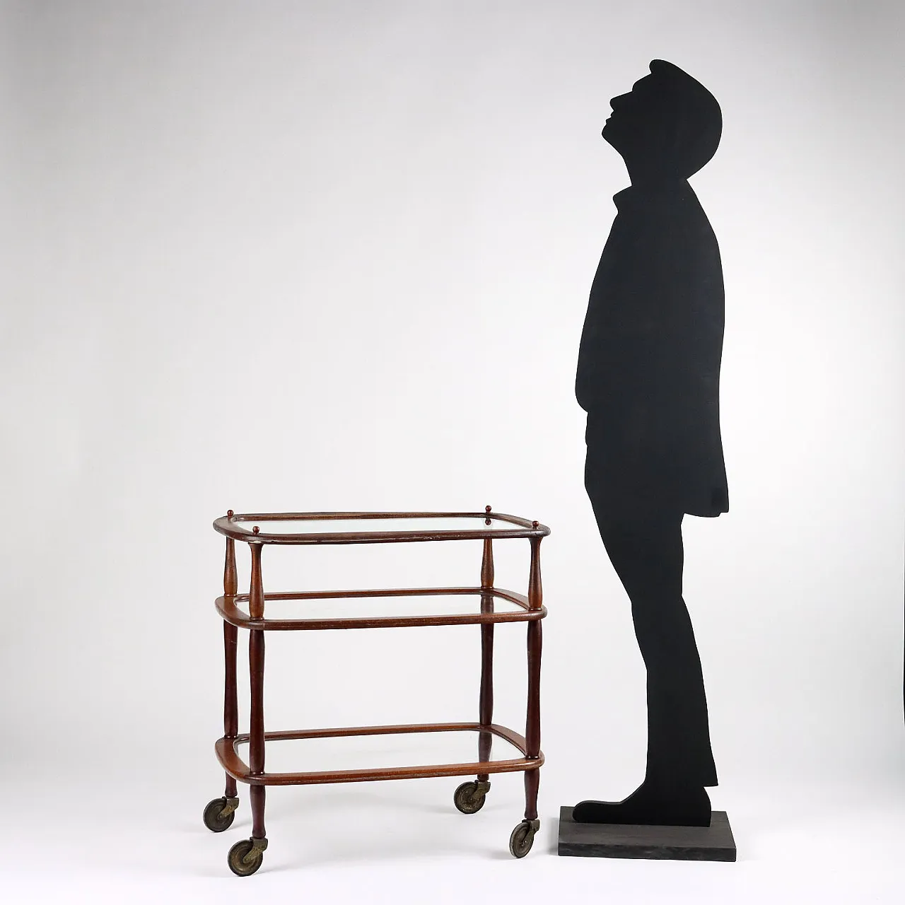 Carrello bar a tre ripiani in faggio tinto e vetro, anni '50 2