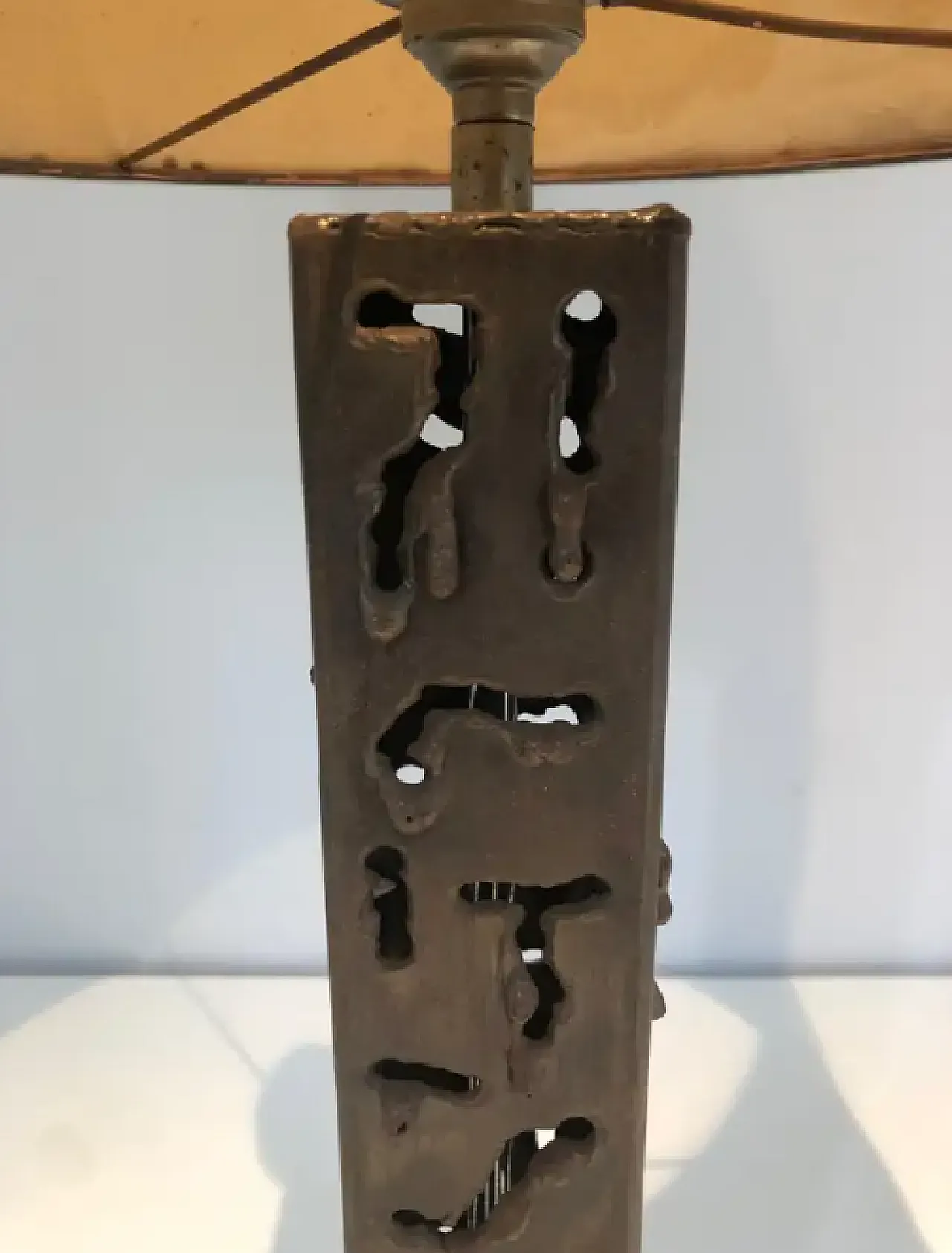 Lampada da tavolo in acciaio lavorato, anni '70 5