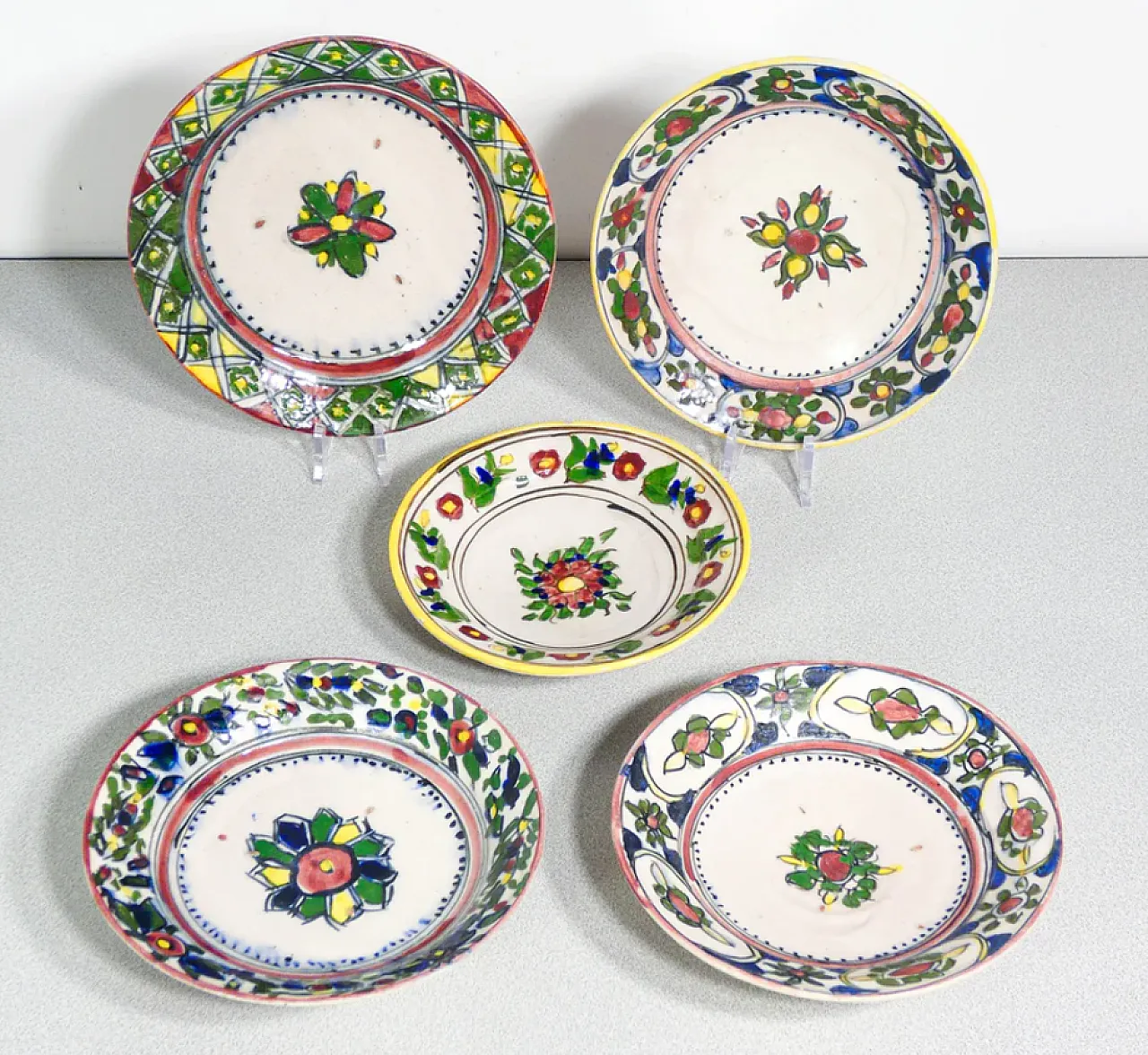5 Piatti in maiolica dipinta a mano e smaltata, '800 1