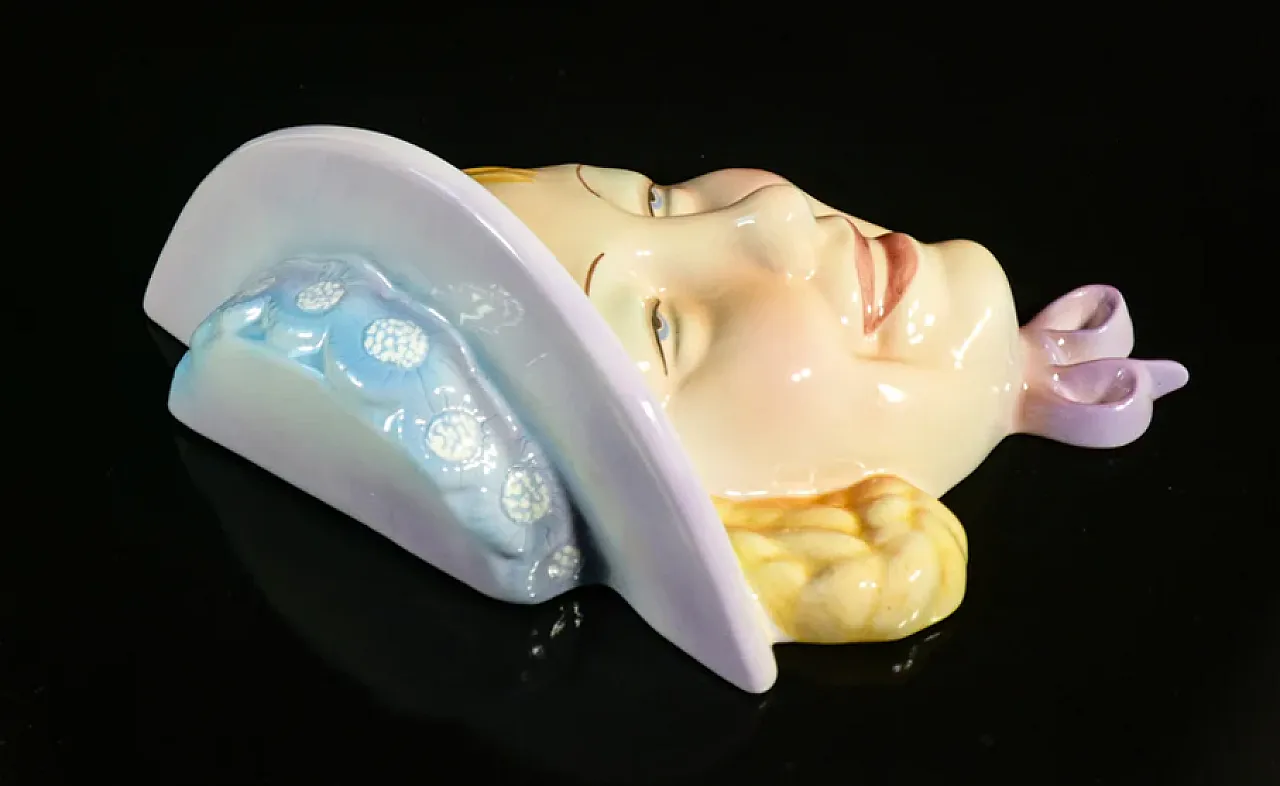 Donna con cappello in ceramica di Antonio Ronzan, anni '40 6