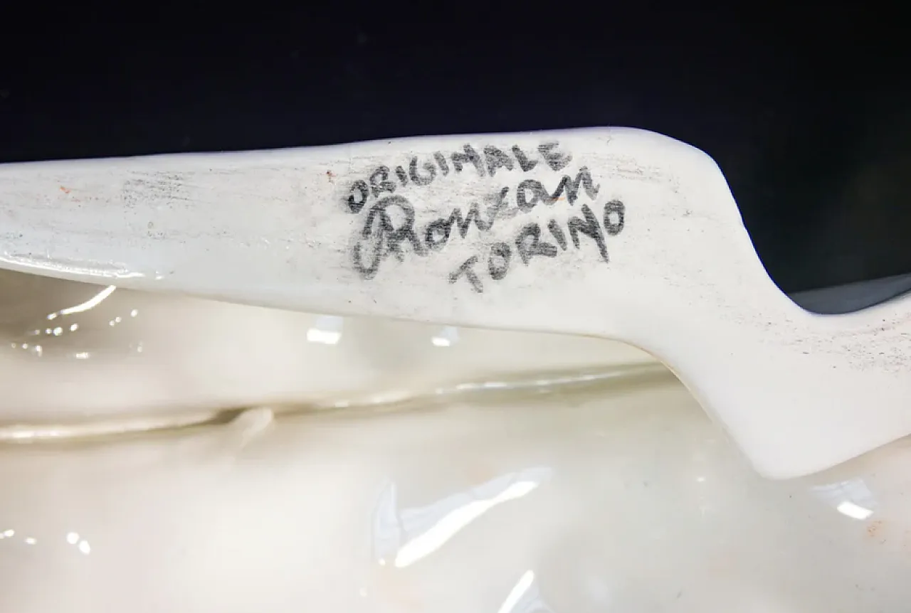 Donna con cappello in ceramica di Antonio Ronzan, anni '40 9