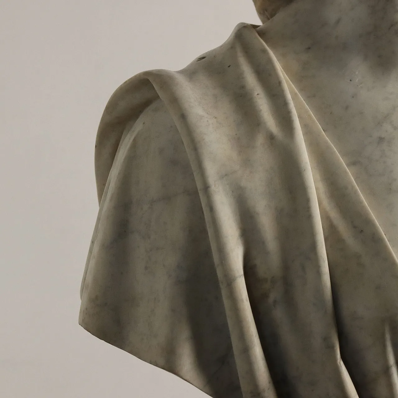 Busto femminile e colonna Liberty in marmo bianco, fine '800 5