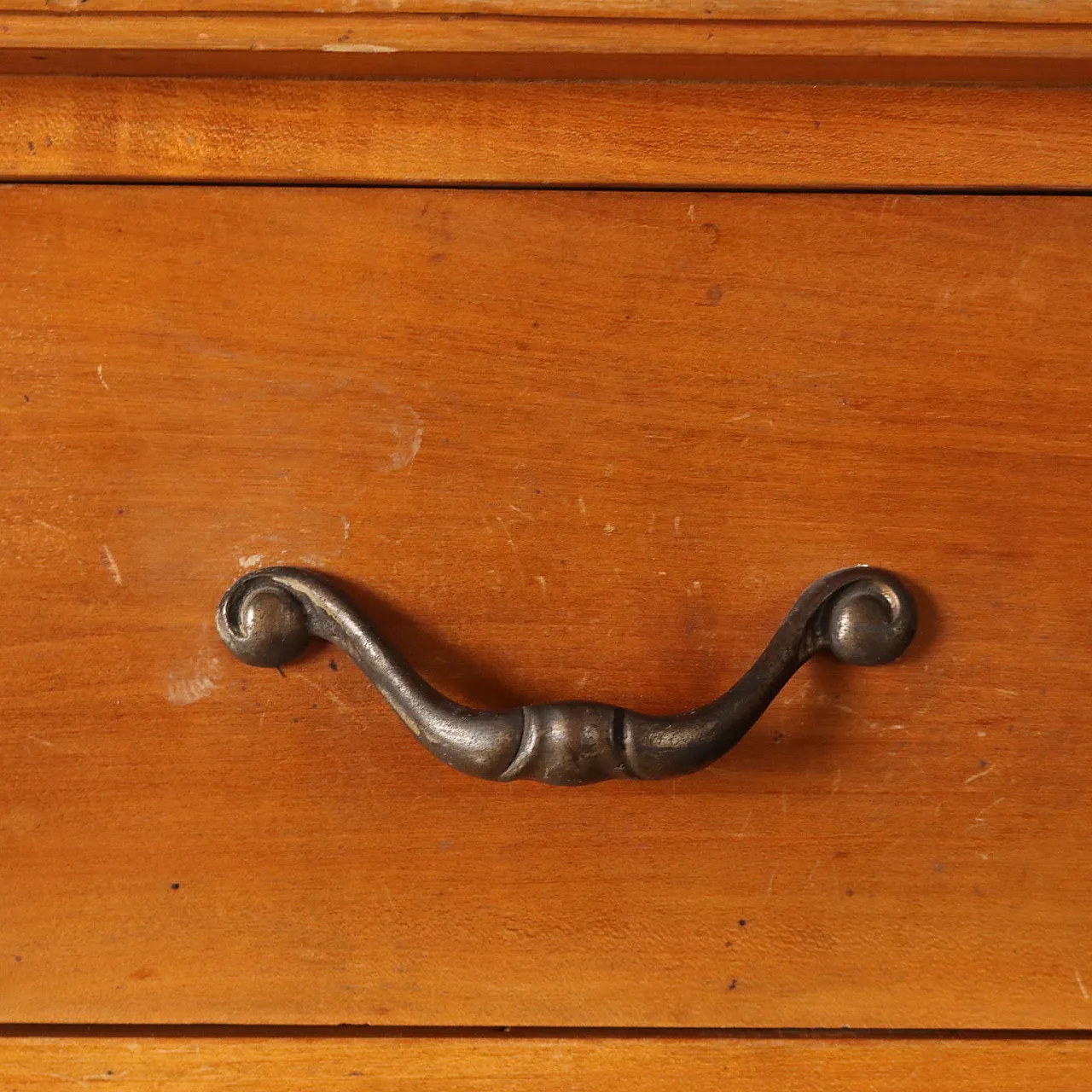 Cassettiera in legno di ciliegio a tre sezioni con montanti movibili 6