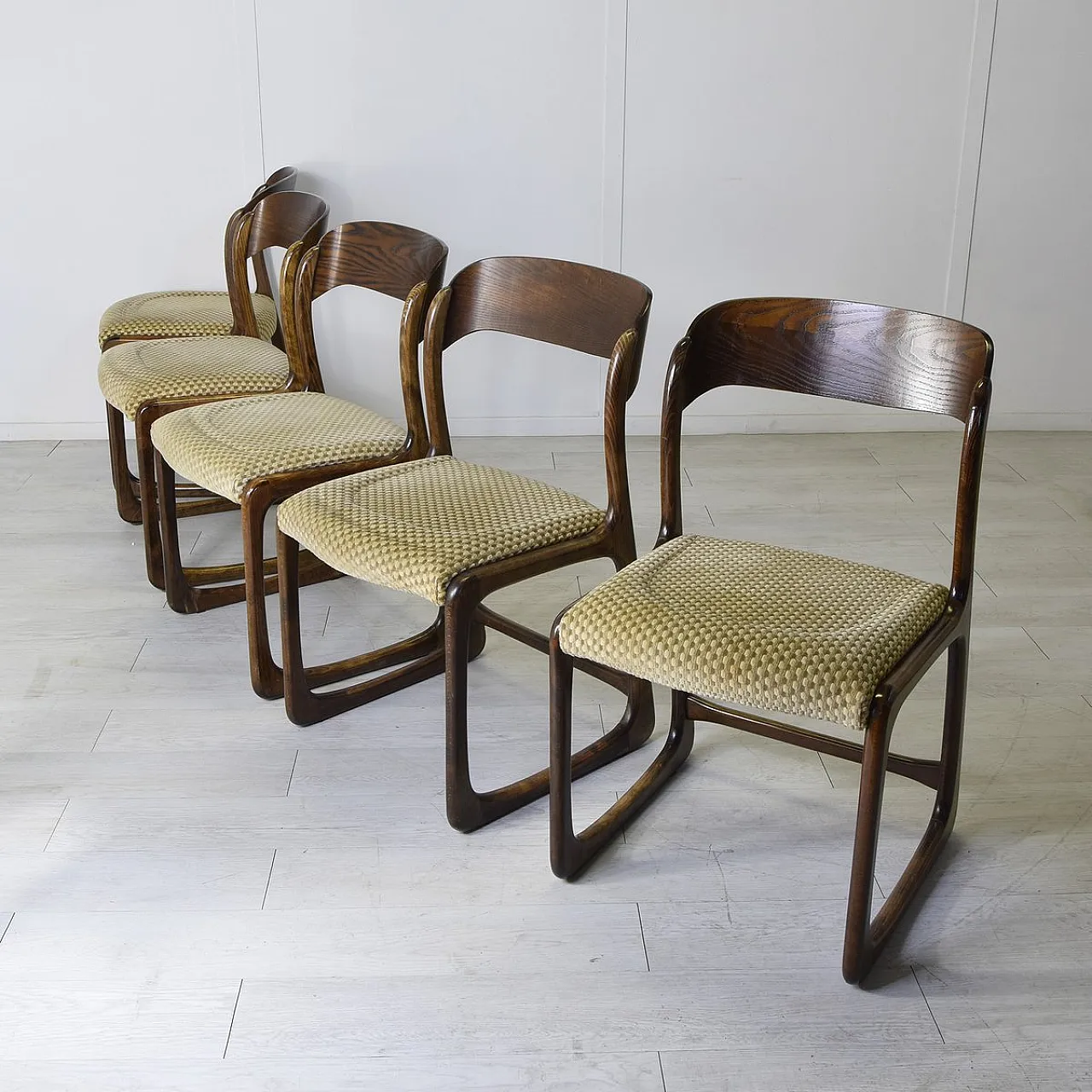 5 Traineau chairs by Baumann, 1960s 6