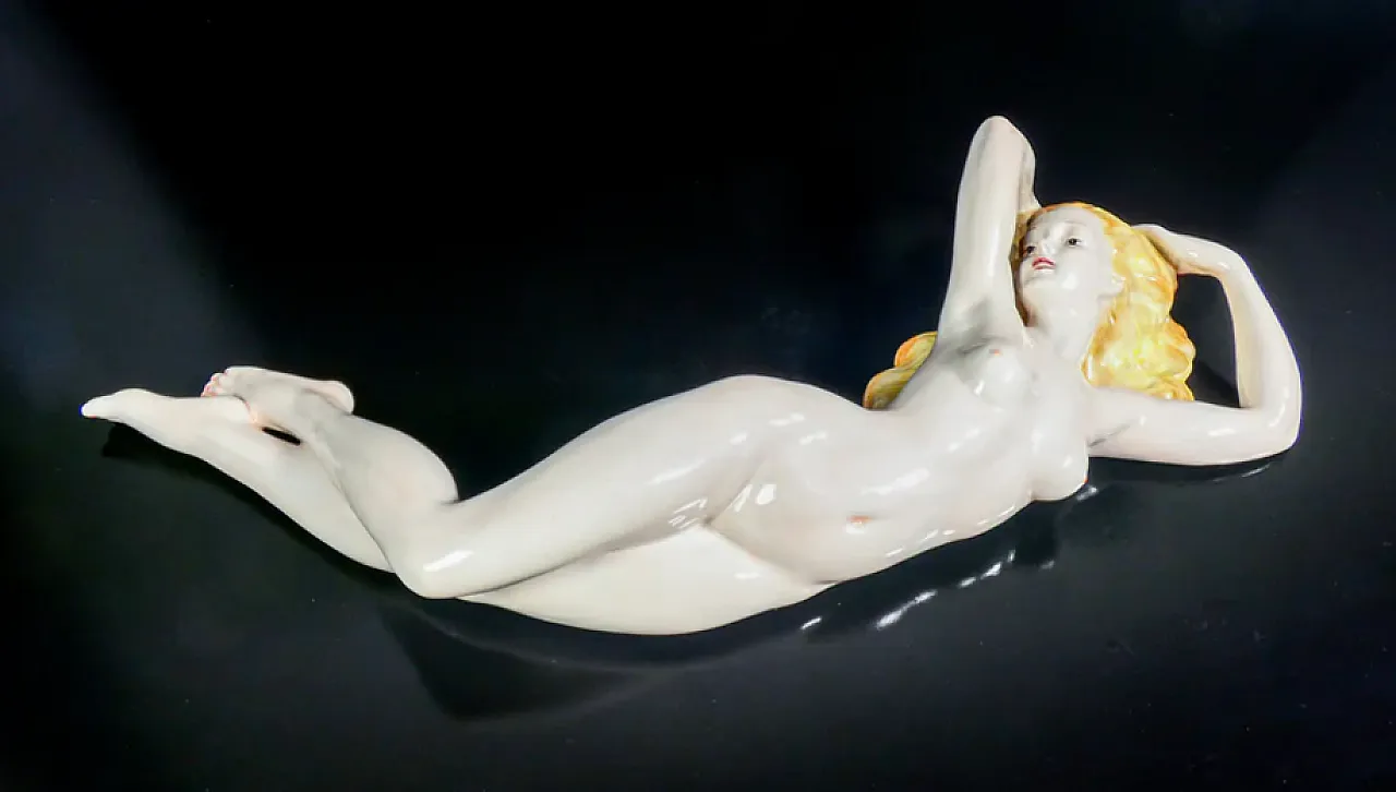 Nudo femminile disteso, scultura in ceramica, anni '30 1