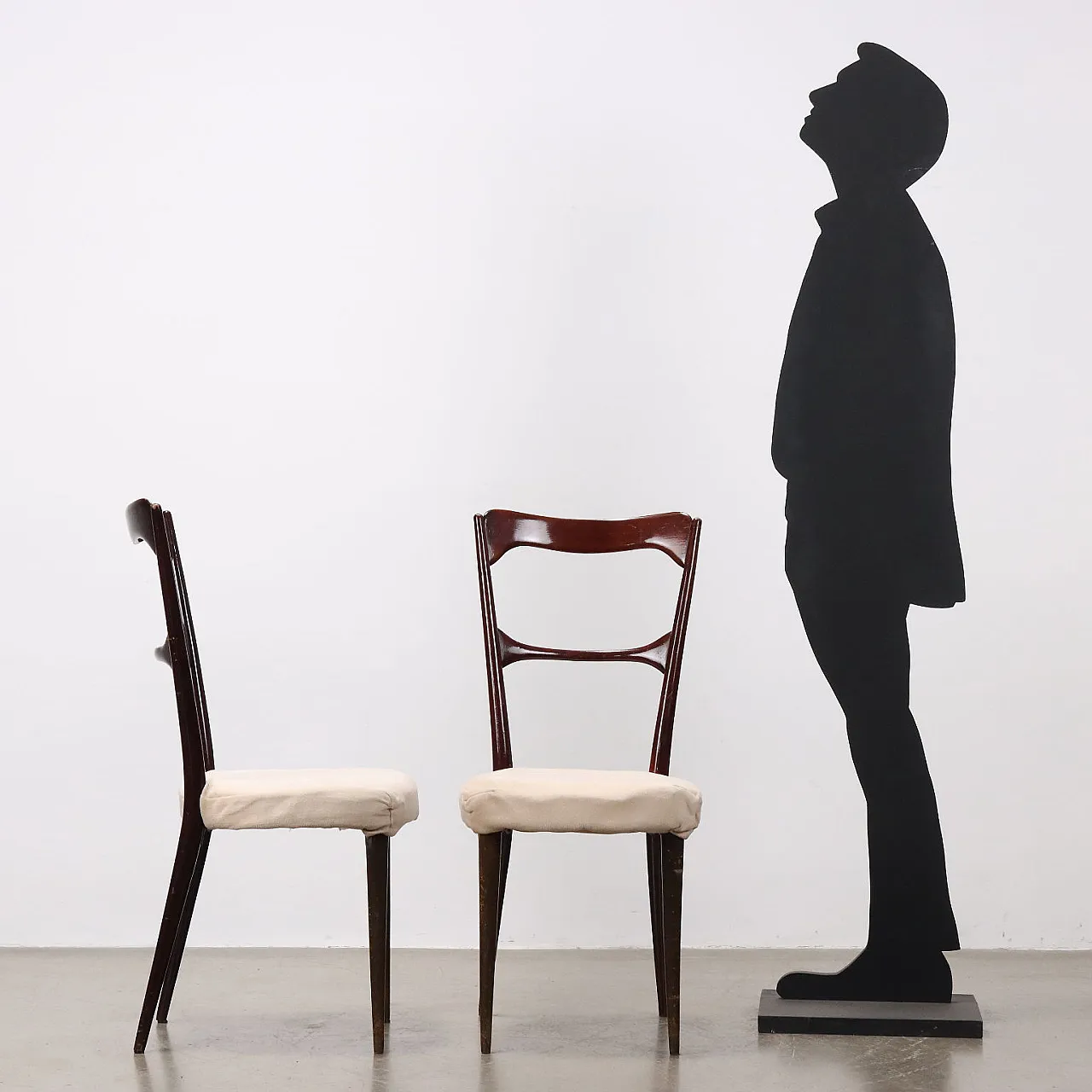 4 Chairs in wood and fabric, mid-20th century 2