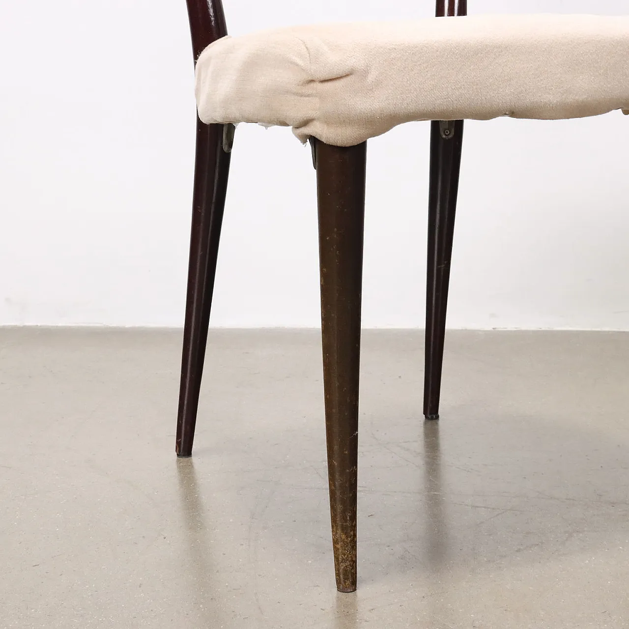 4 Chairs in wood and fabric, mid-20th century 6