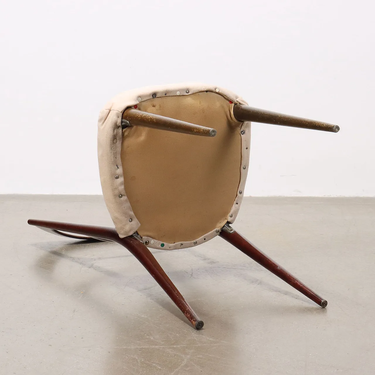 4 Chairs in wood and fabric, mid-20th century 9