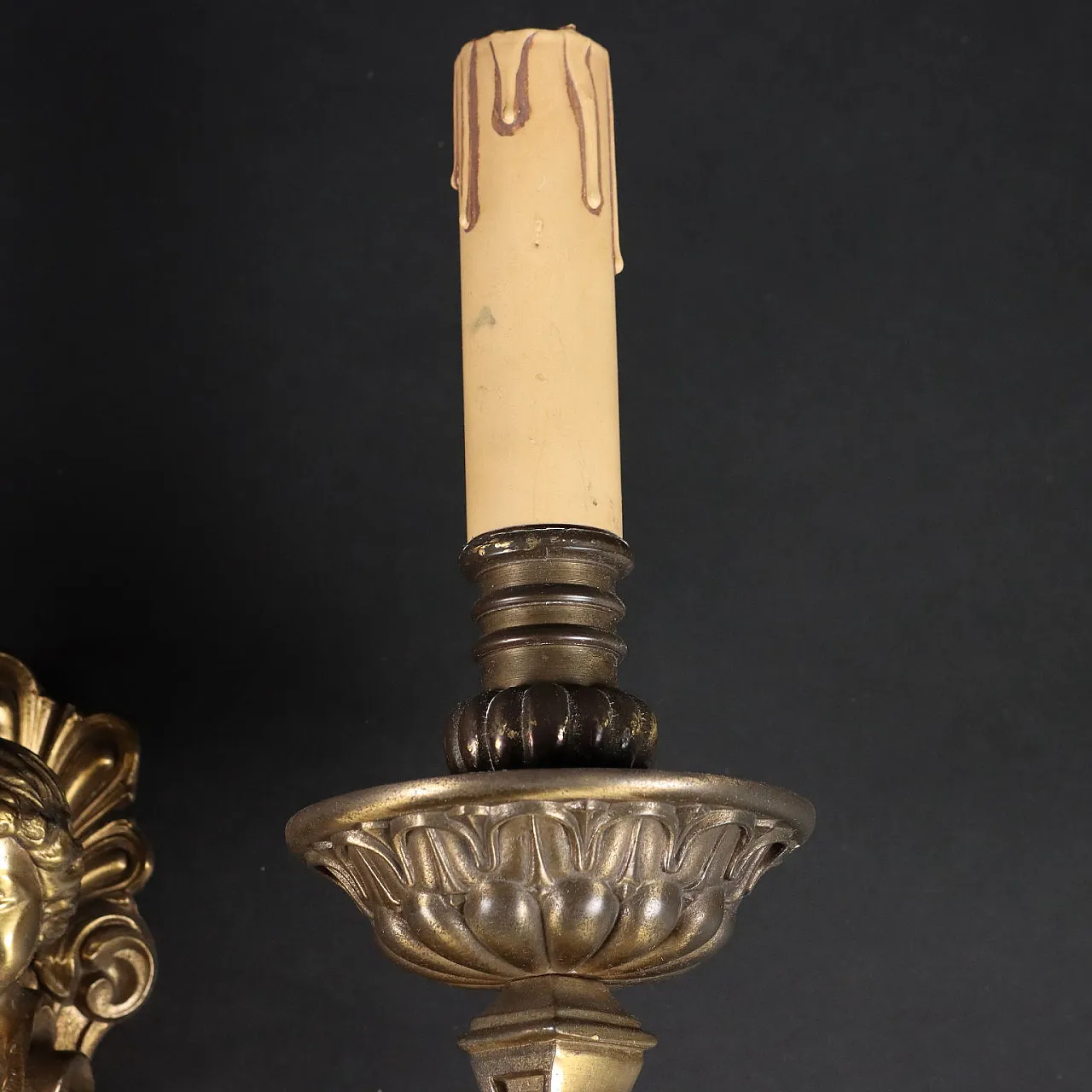 5 Applique in ottone con motivi fitomorfi e testa di putto 5