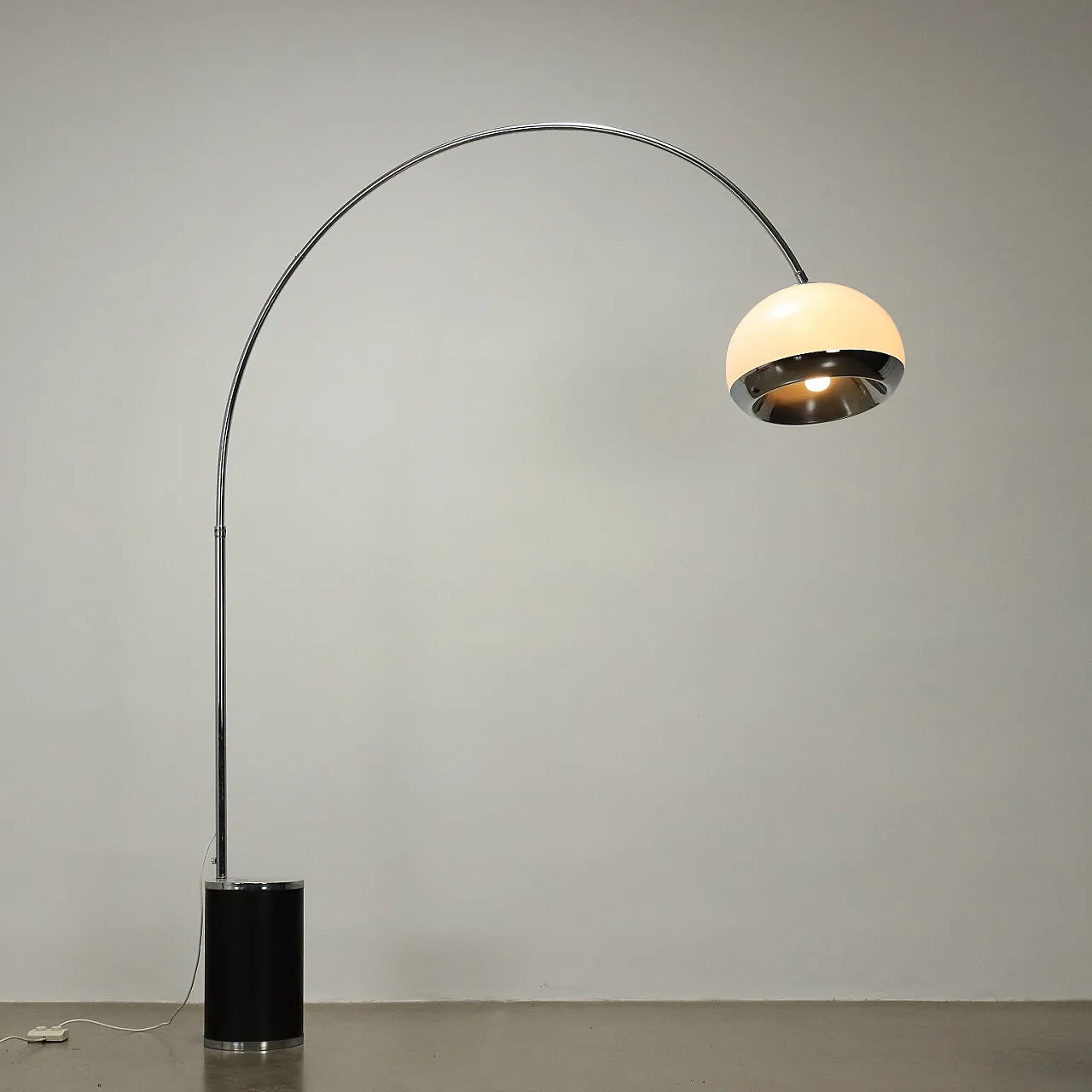 Vintage Floor Lamp Chromed Aluminium Plastic Italy 1970s 1