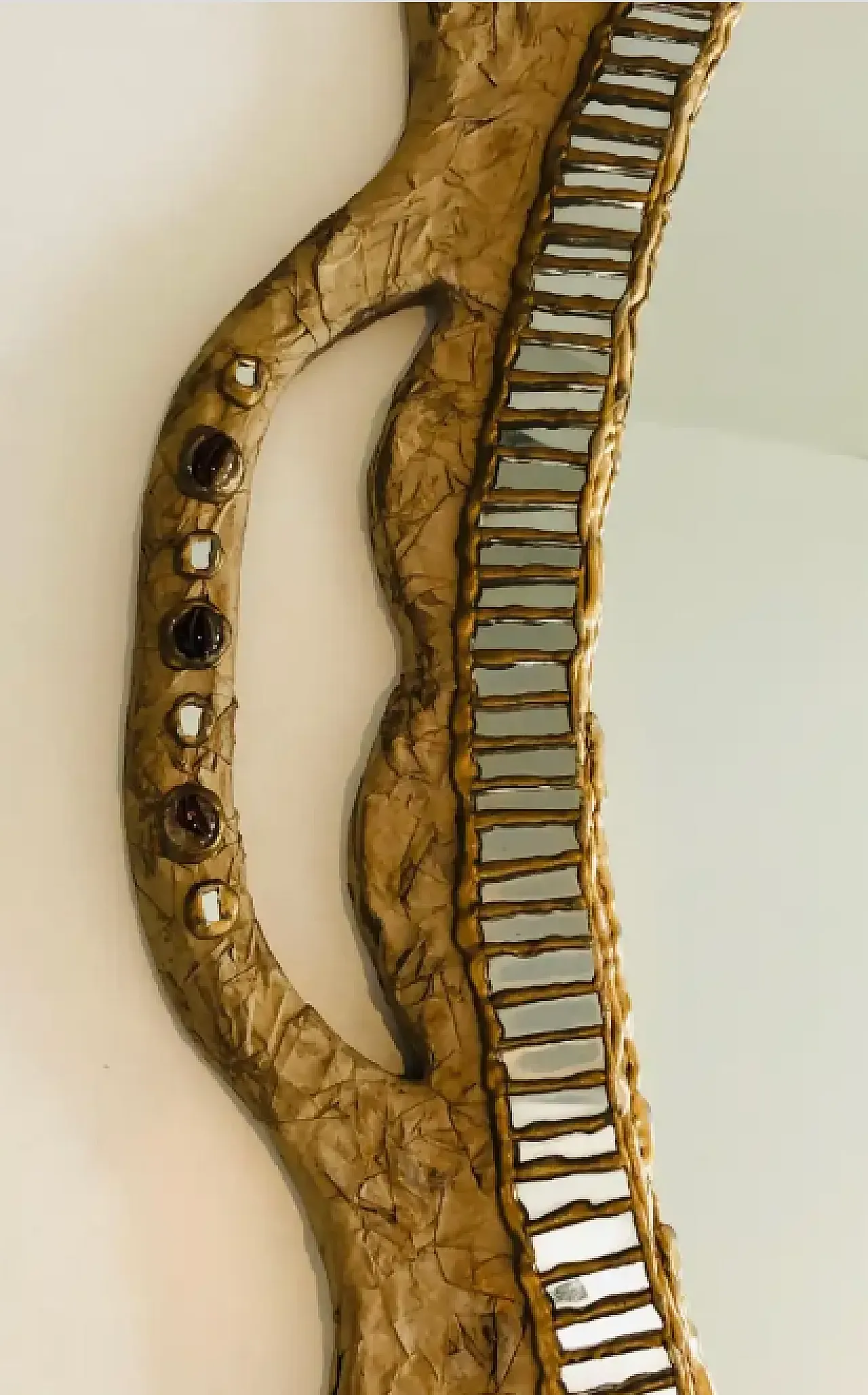 Specchio in cartapesta e intarsio di specchi di A. David, anni '70 2