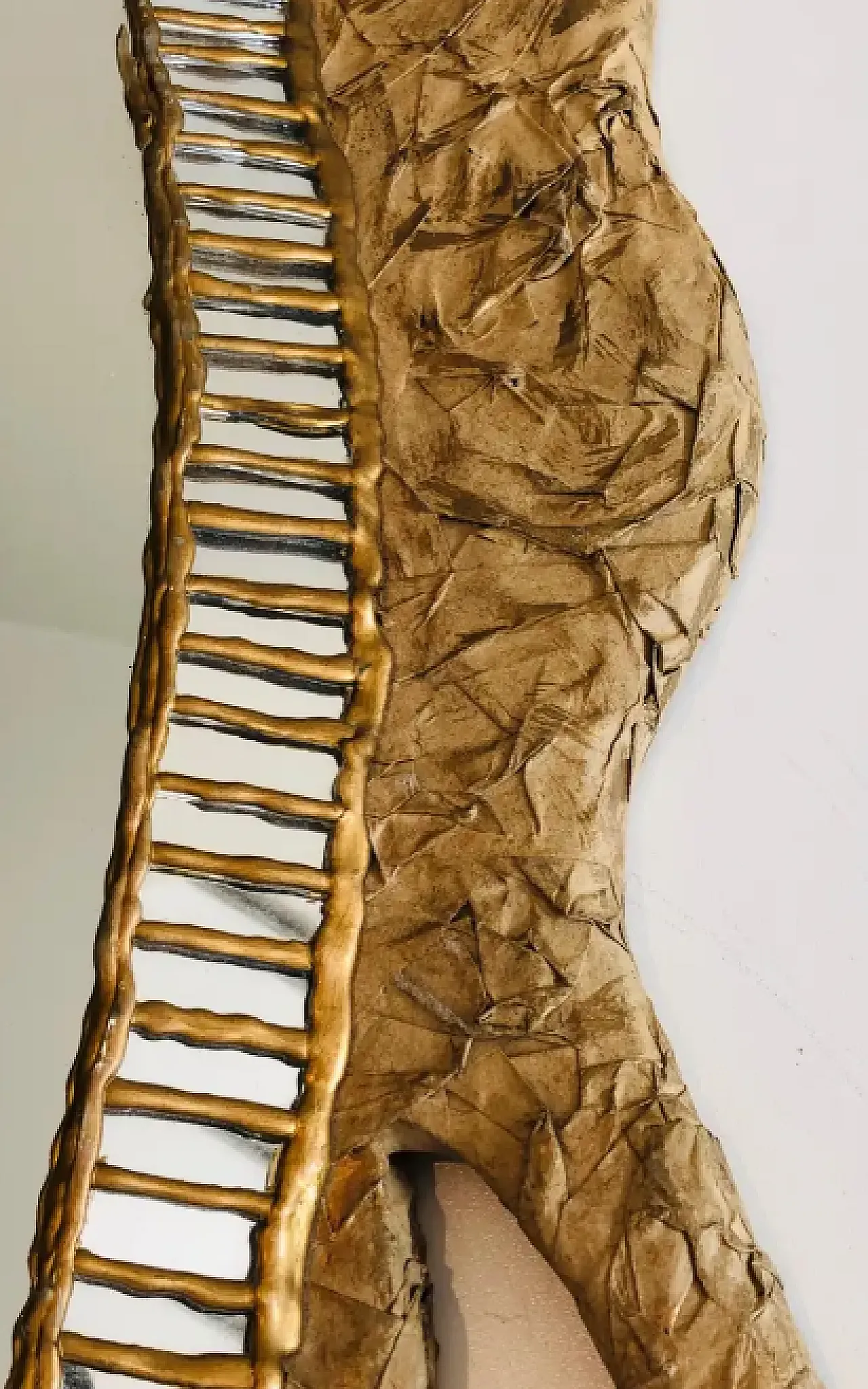 Specchio in cartapesta e intarsio di specchi di A. David, anni '70 11