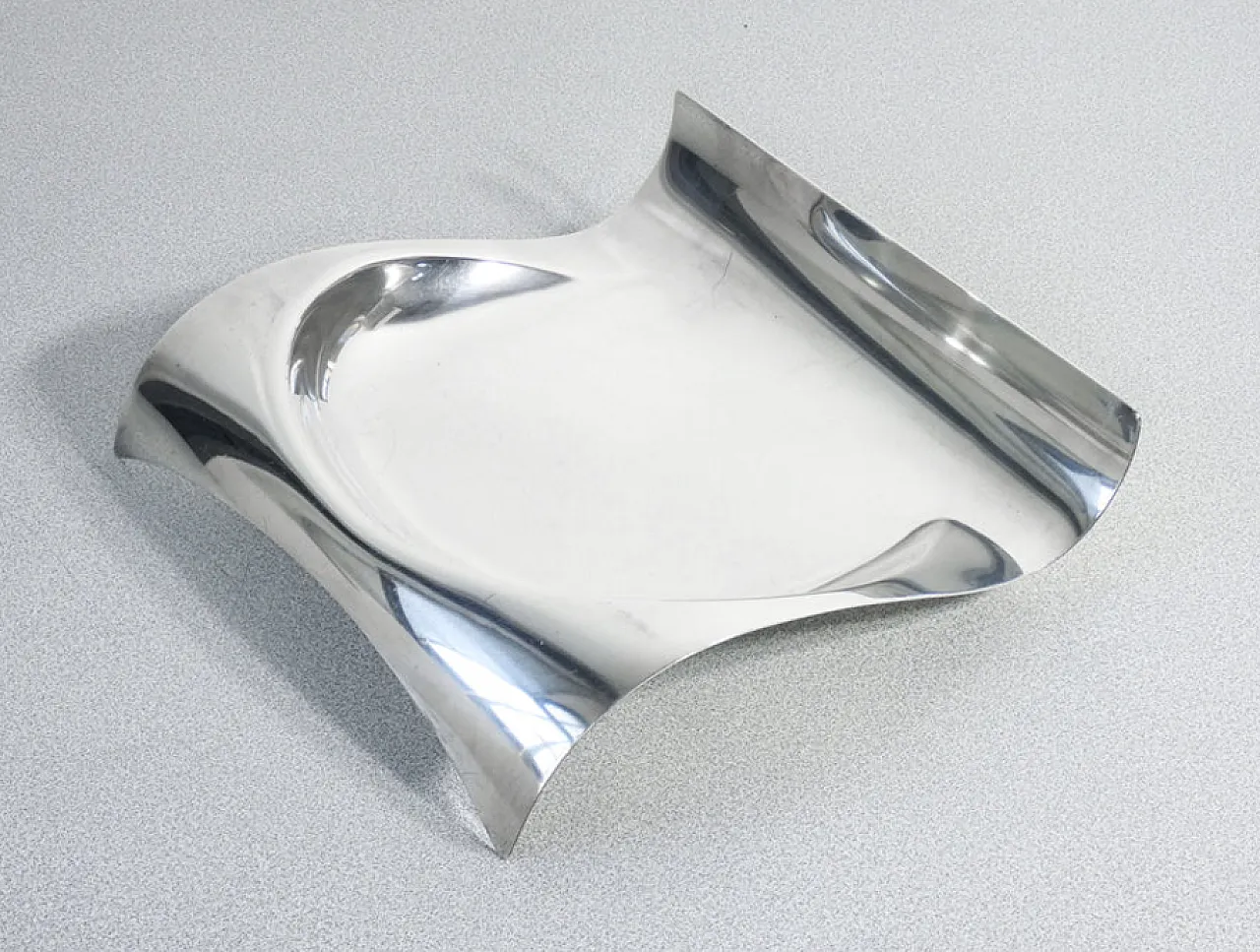 Centrotavola Duino in metallo argentato, anni '90 1