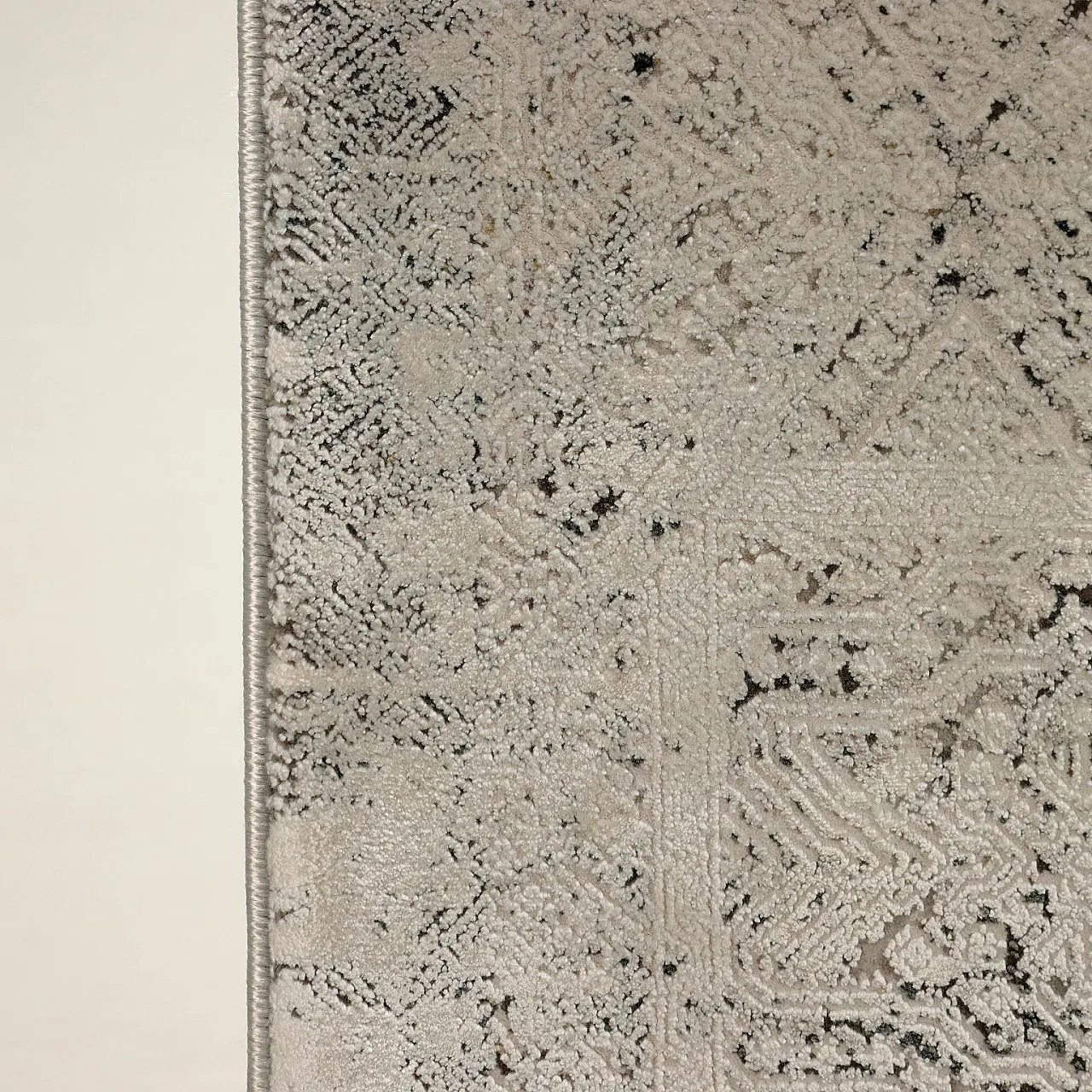 Abadeh Mechanical bamboo and acrylic carpet 6