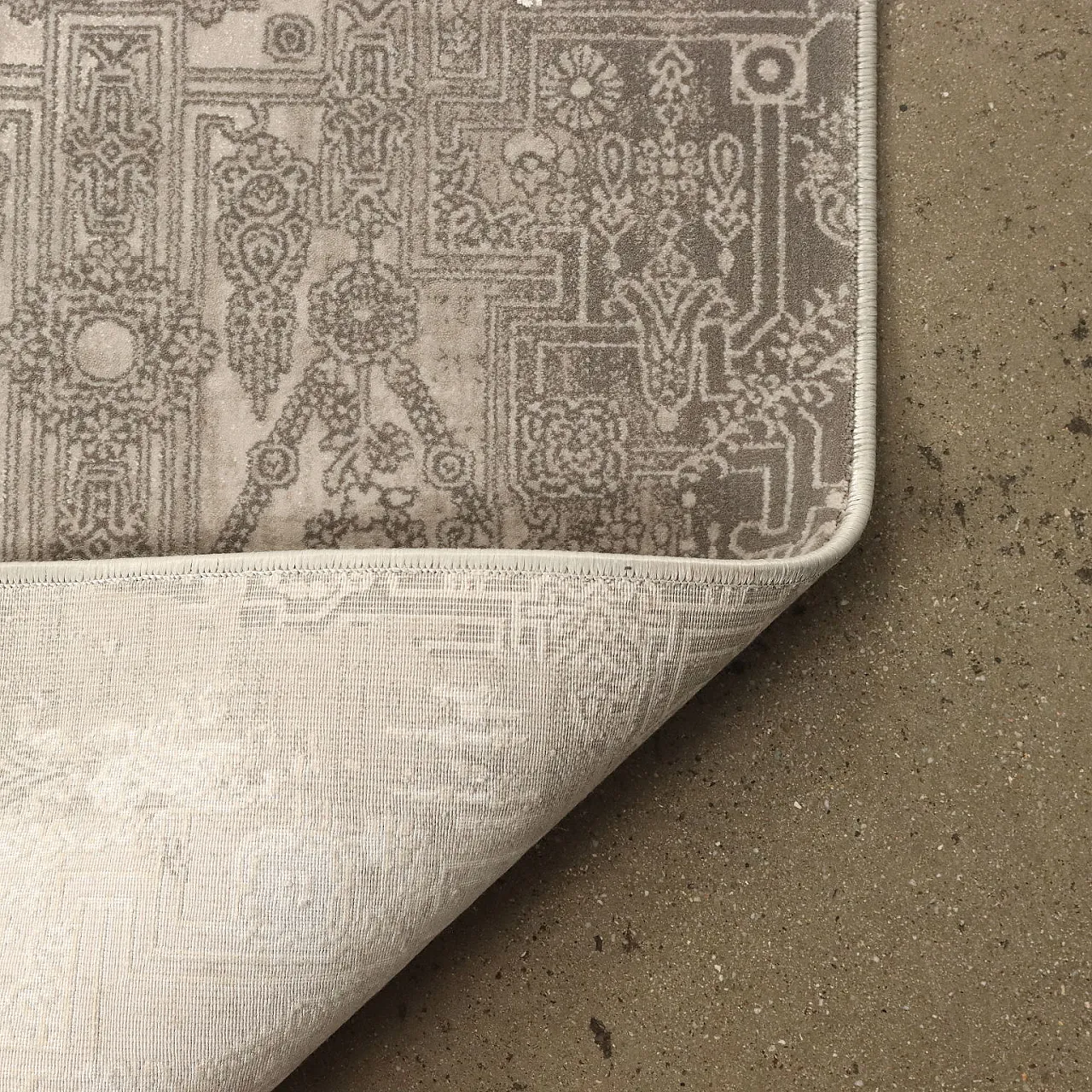 Abadeh thin-knotted rug in acrylic and gray bamboo, 2024 9